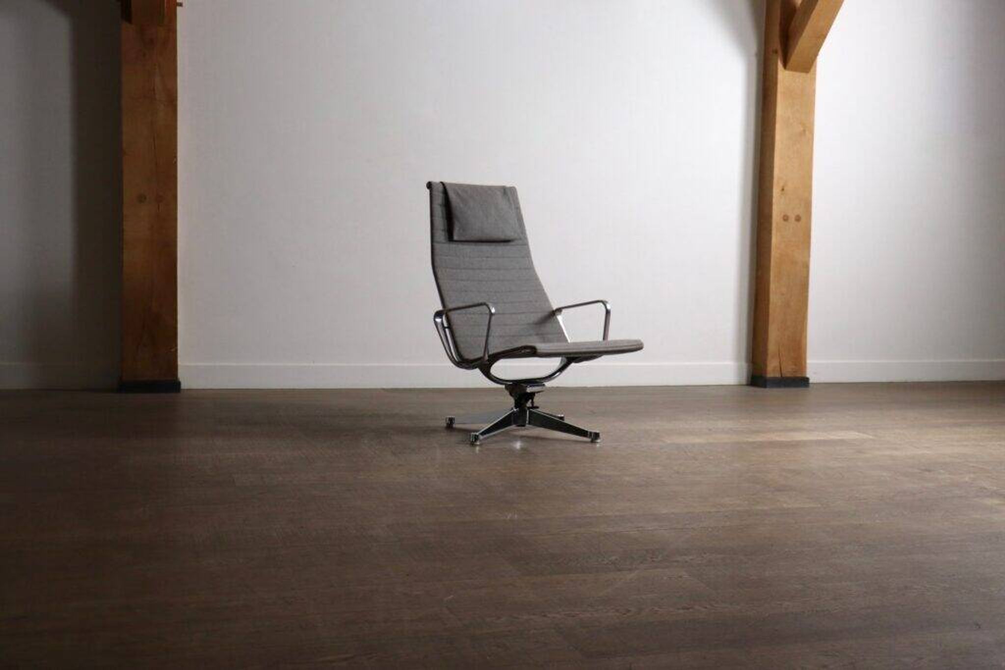 Early edition Eames EA124 Aluminium Group lounge chair by Herman Miller, 1970s