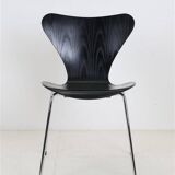 Black "3107" / "Series 7" chair by Arne Jacobsen for Fritz Hansen / Danish mid-century modern design