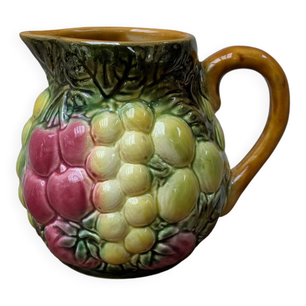Petit pichet, pot à lait en barbotine fruits en relief Salins les Bains