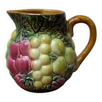 Petit pichet, pot à lait en barbotine fruits en relief Salins les Bains