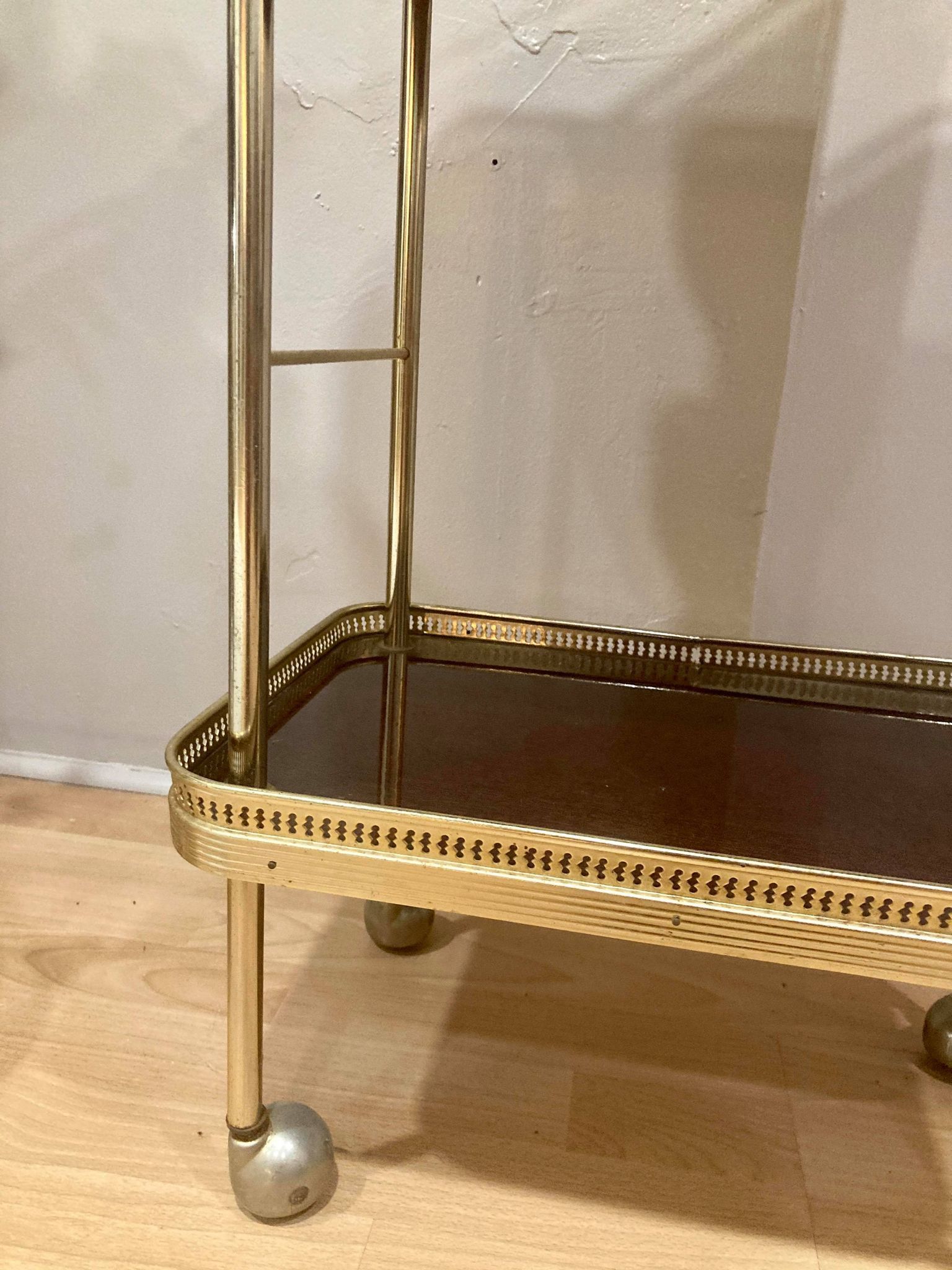 Rolling service in wood and brass