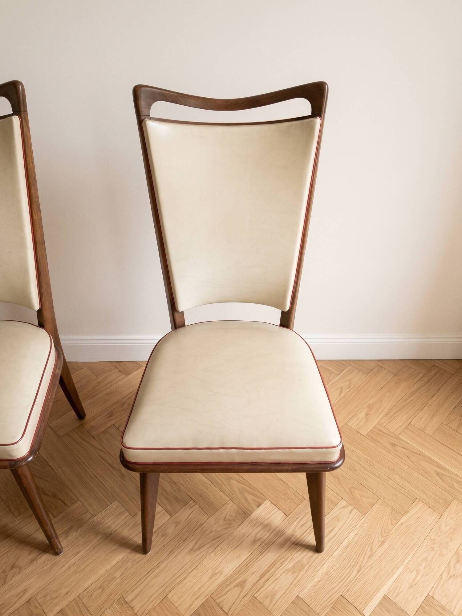 Set of 5 vintage 1950s dining chairs in wood and white.