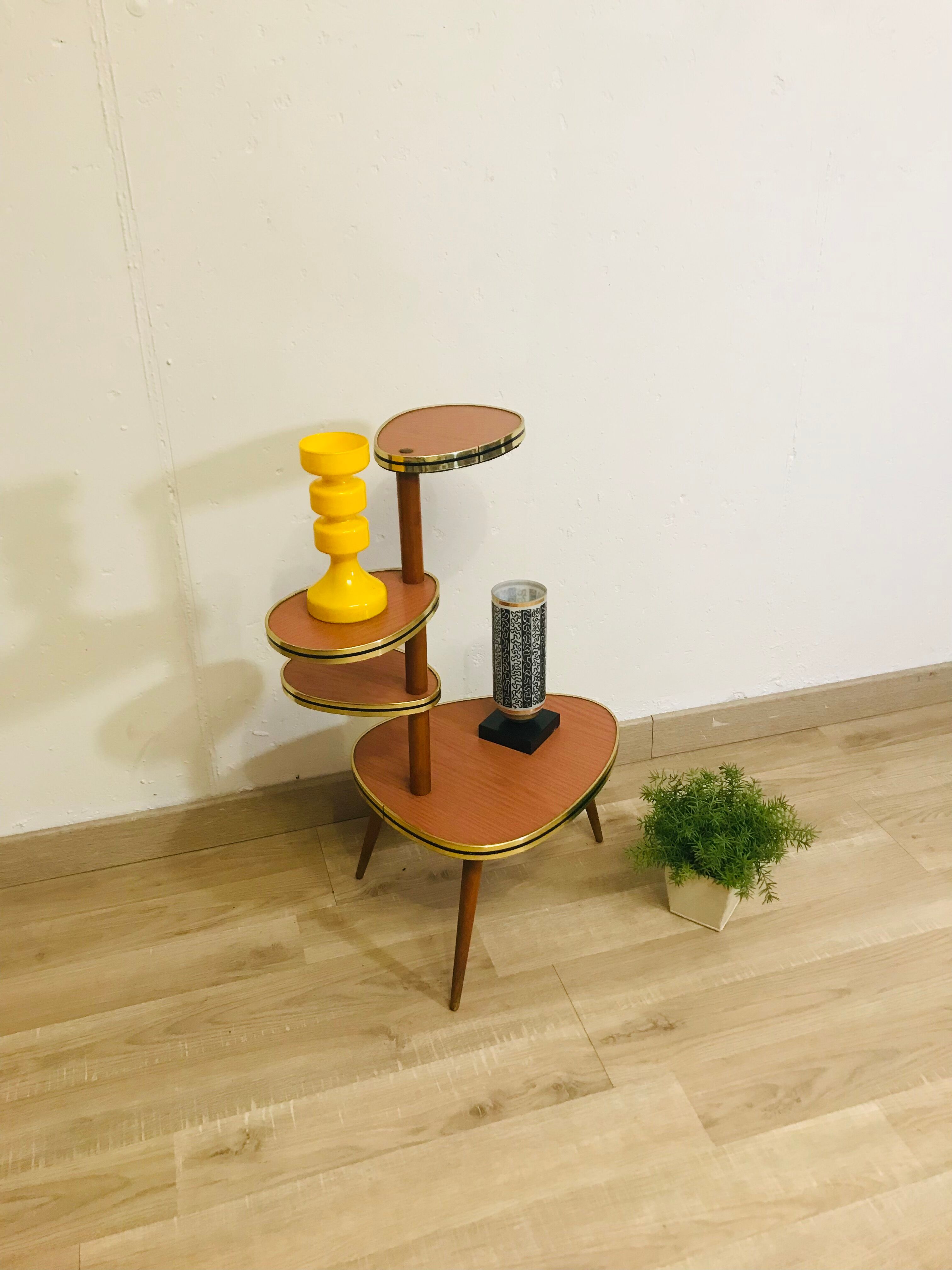 Porte-plante en formica