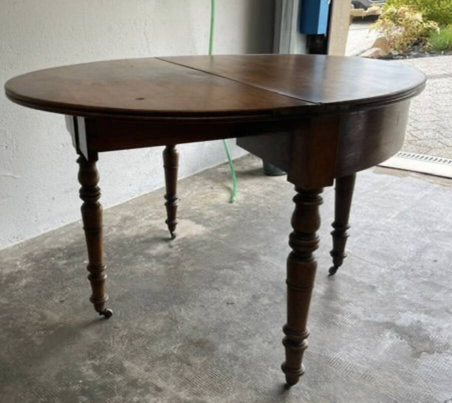 Half-moon table
