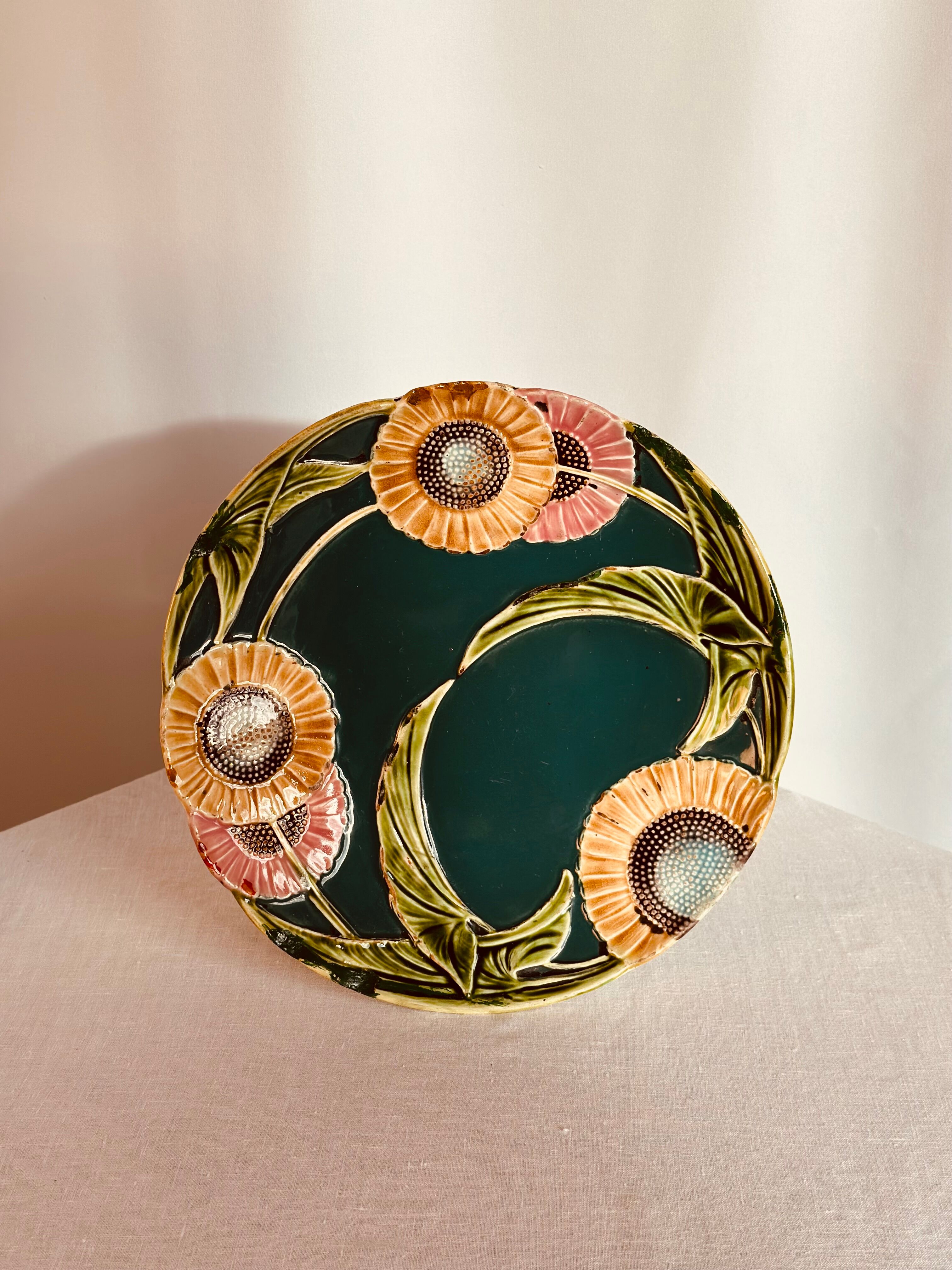 Assiette en céramique, XXème siècle