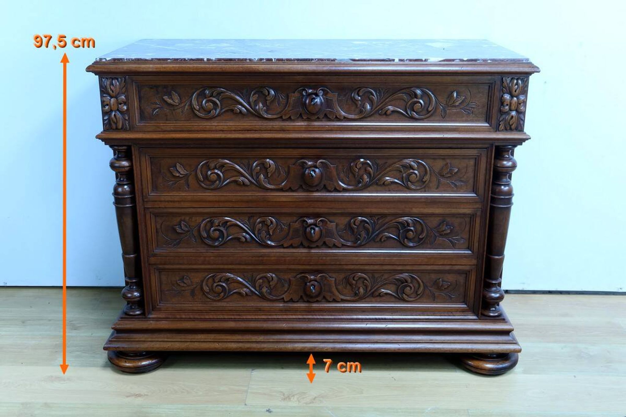 Commode en Noyer P. Guinand-Leglas, style Rennaissance – 1920