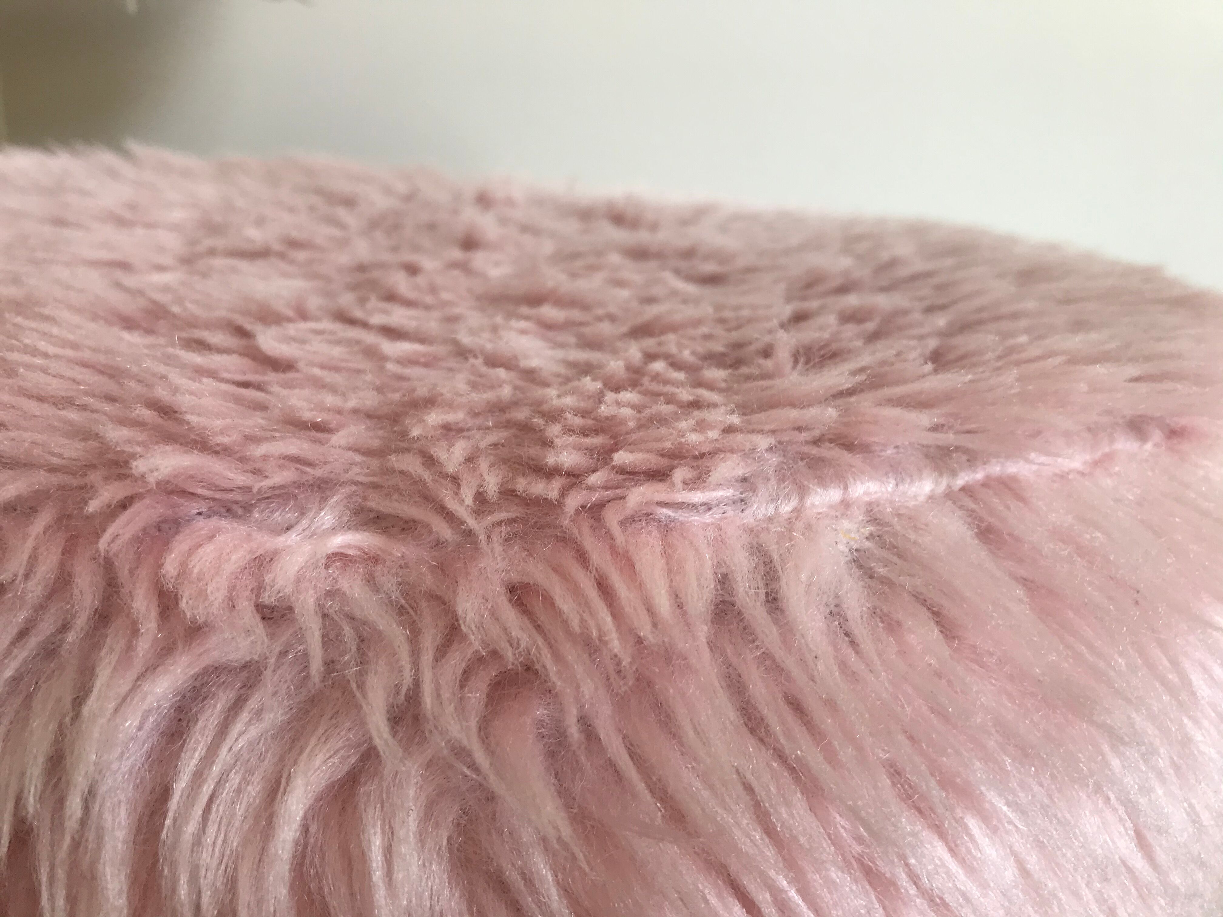 Pelfran rose moumoute chair
