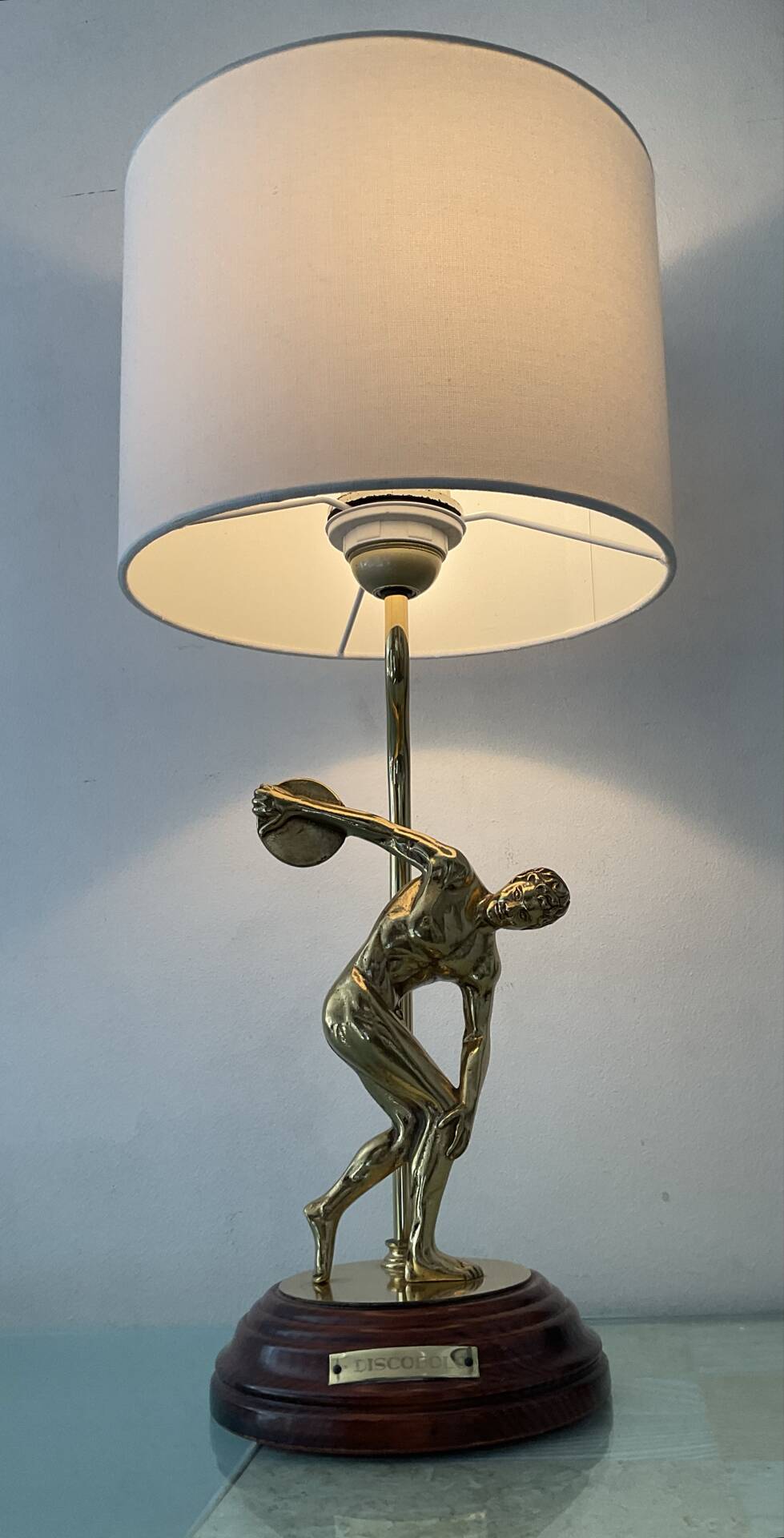 Vintage Peris Andreu lamp in bronze and wood from the 1970s.
