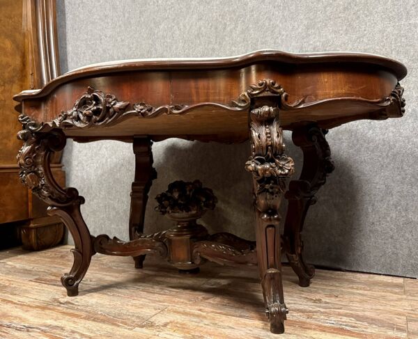 Guéridon de forme violonnée en acajou et marbre blanc époque Napoléon III