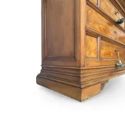 Elegant antique Italian chest of drawers, dating from the 20th century