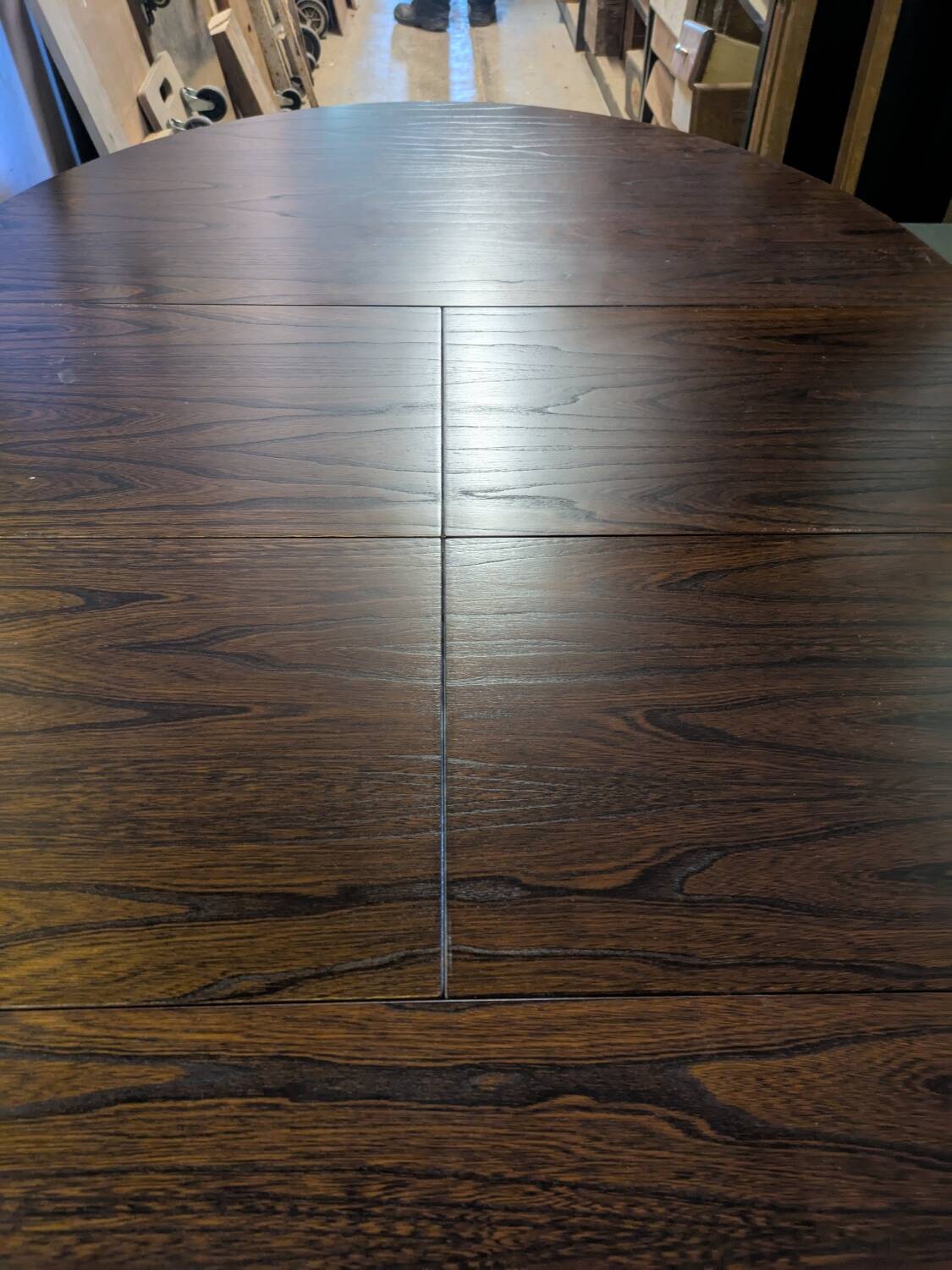 Round table with butterfly extensions