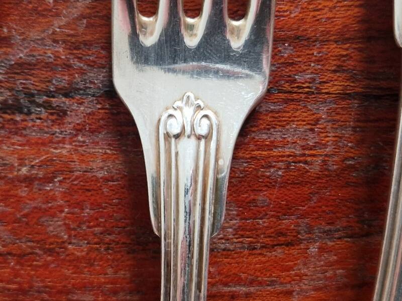 Christofle - Set of 7 dessert forks in the violoné palmette pattern.