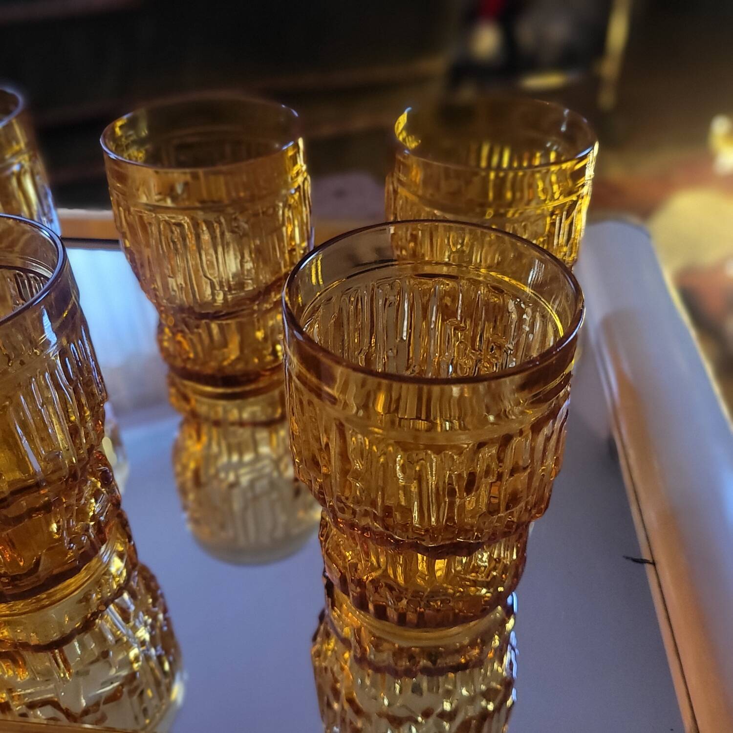 Verres ambrés en verre moulé. Années 60–70
