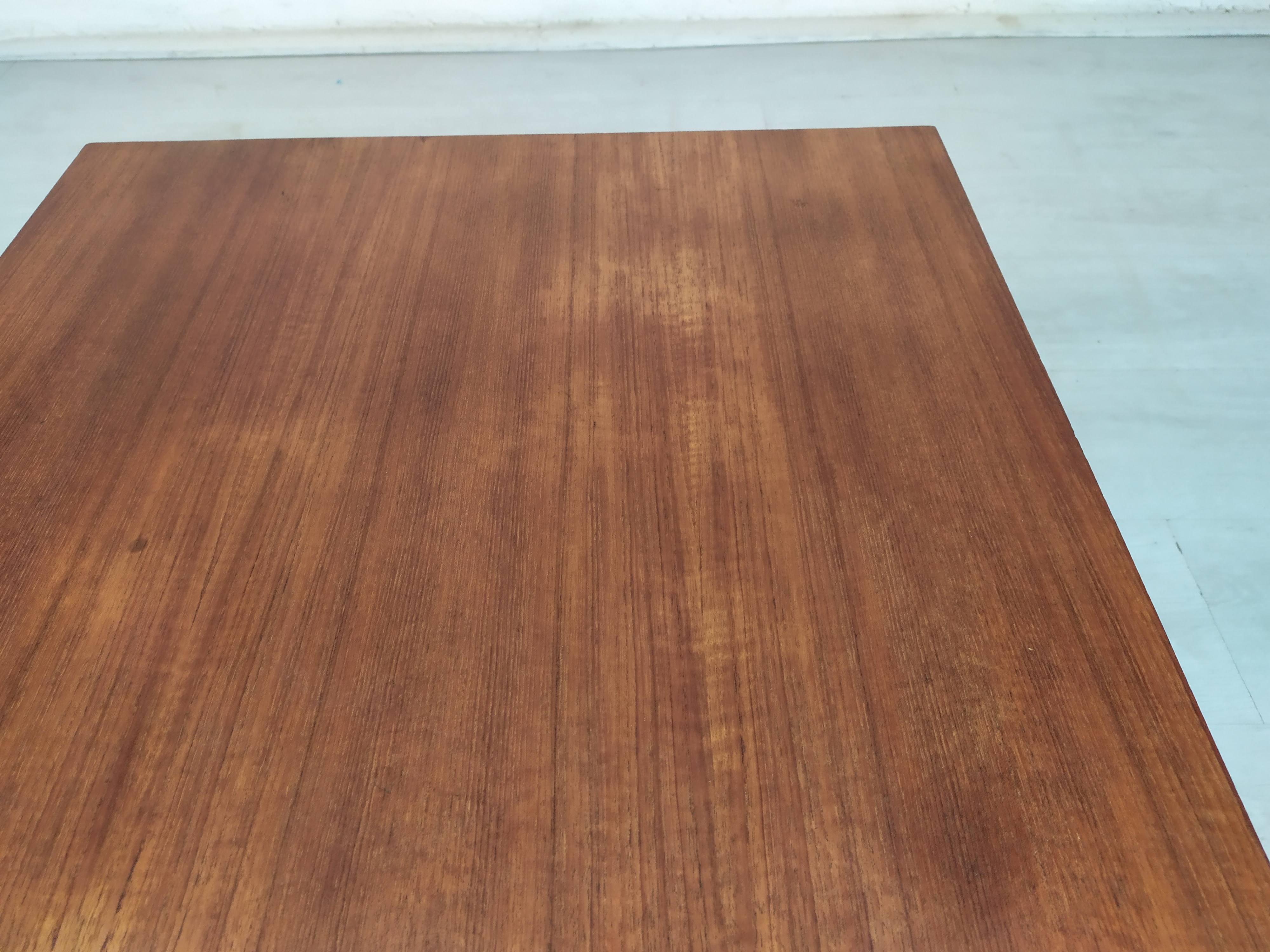 Teak coffee table Florence knoll