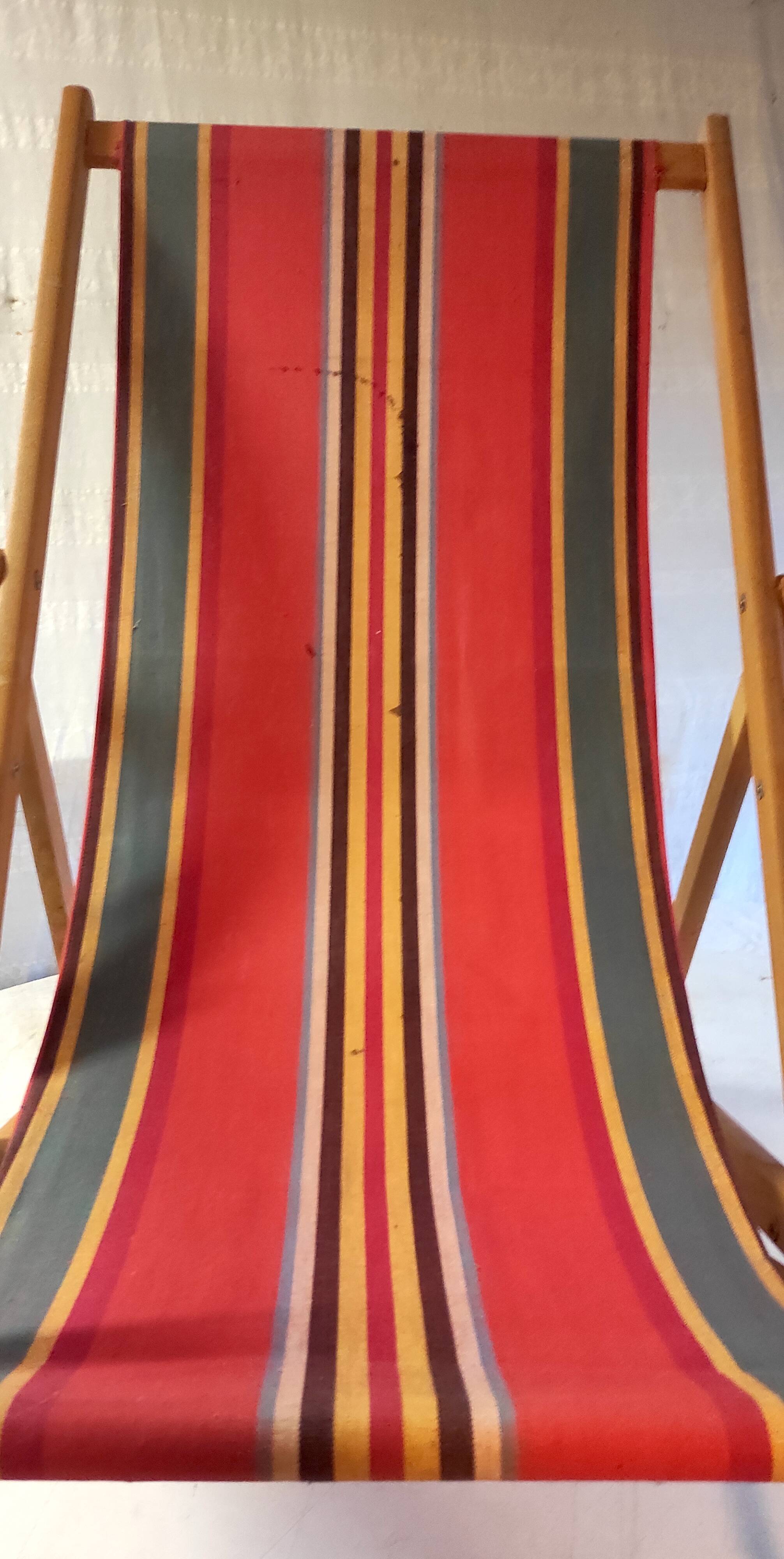 Vintage deck chair in wood and striped fabric - mid-20th century