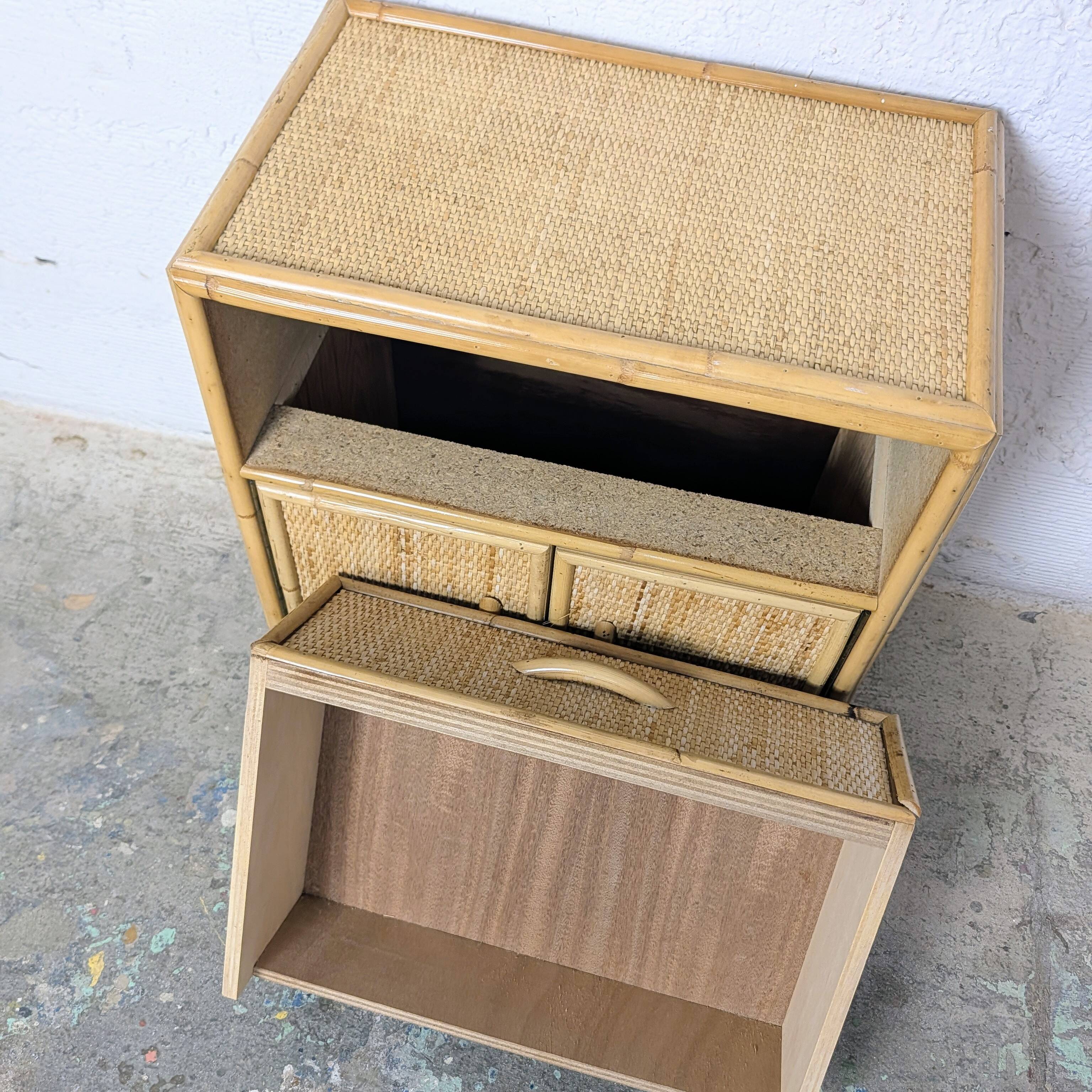 Petit Meuble en Bambou et Rotin Tressé