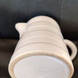 Pichet ancien en ceramique blanche