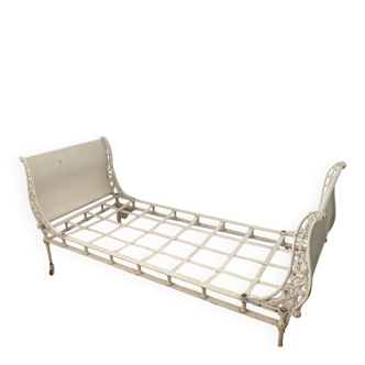 Old wrought iron and cast iron bed in Napoléon III style.