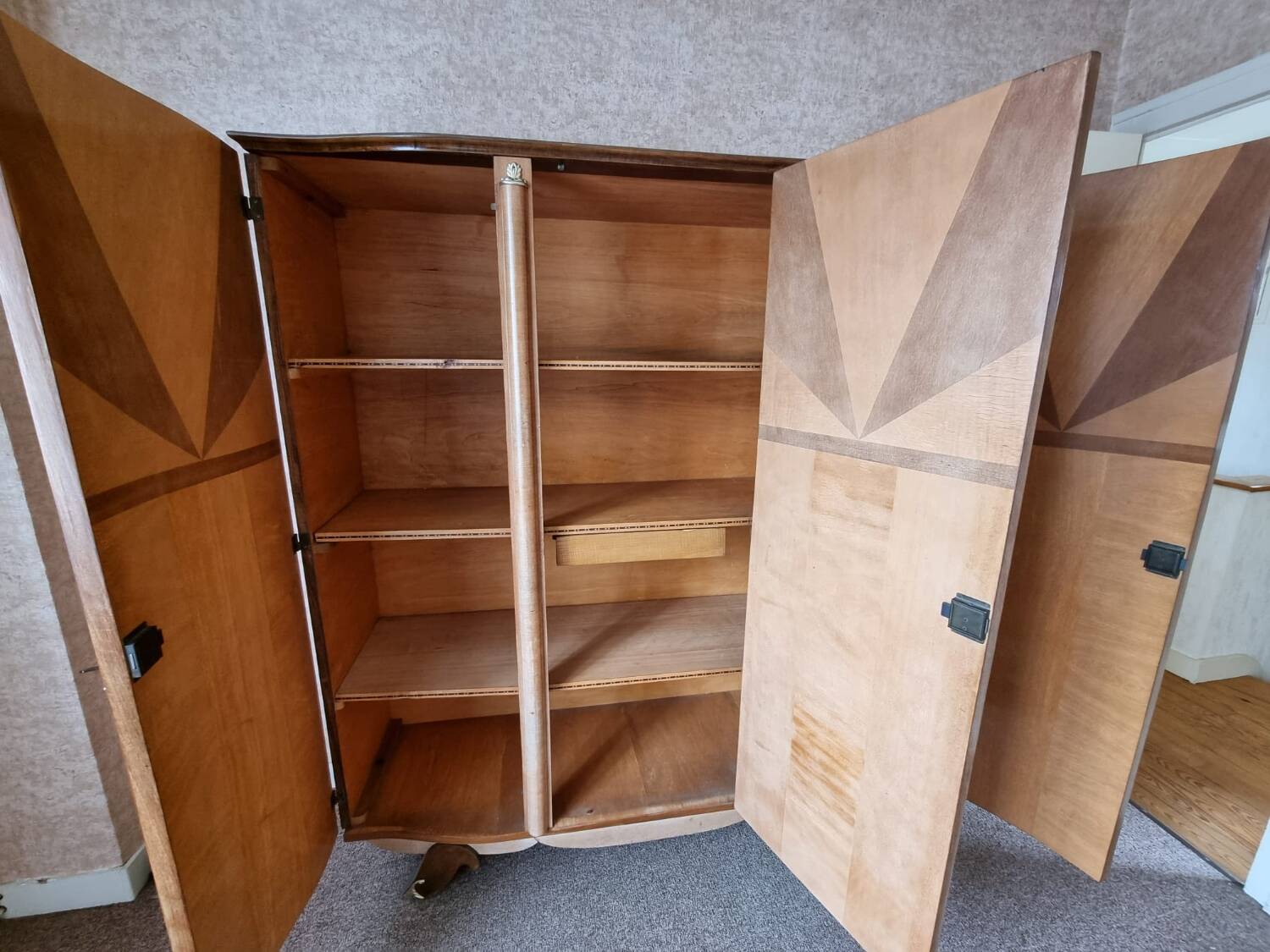Armoire vintage