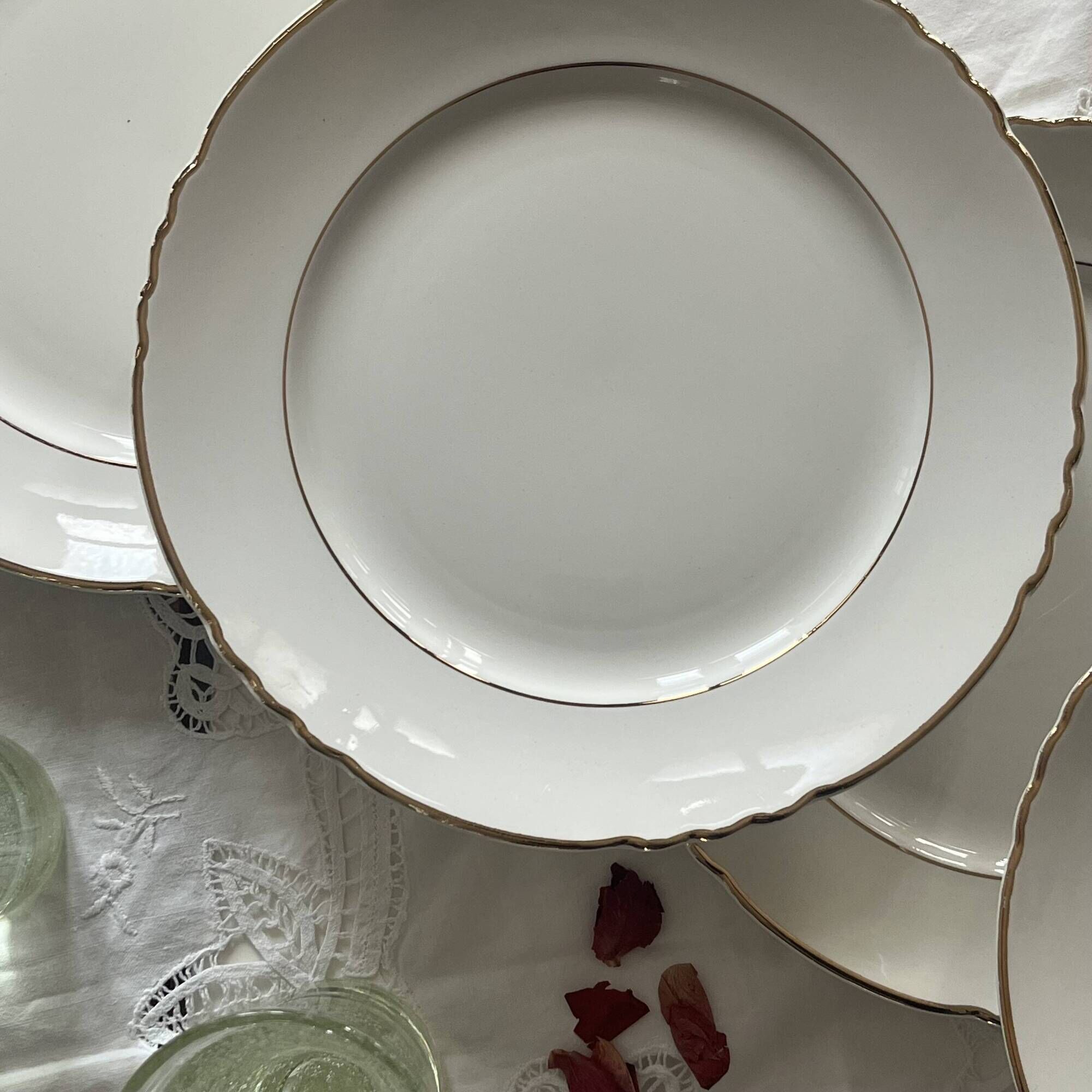 6 antique earthenware flat plates in off-white with gilding from Moulin des Loups.