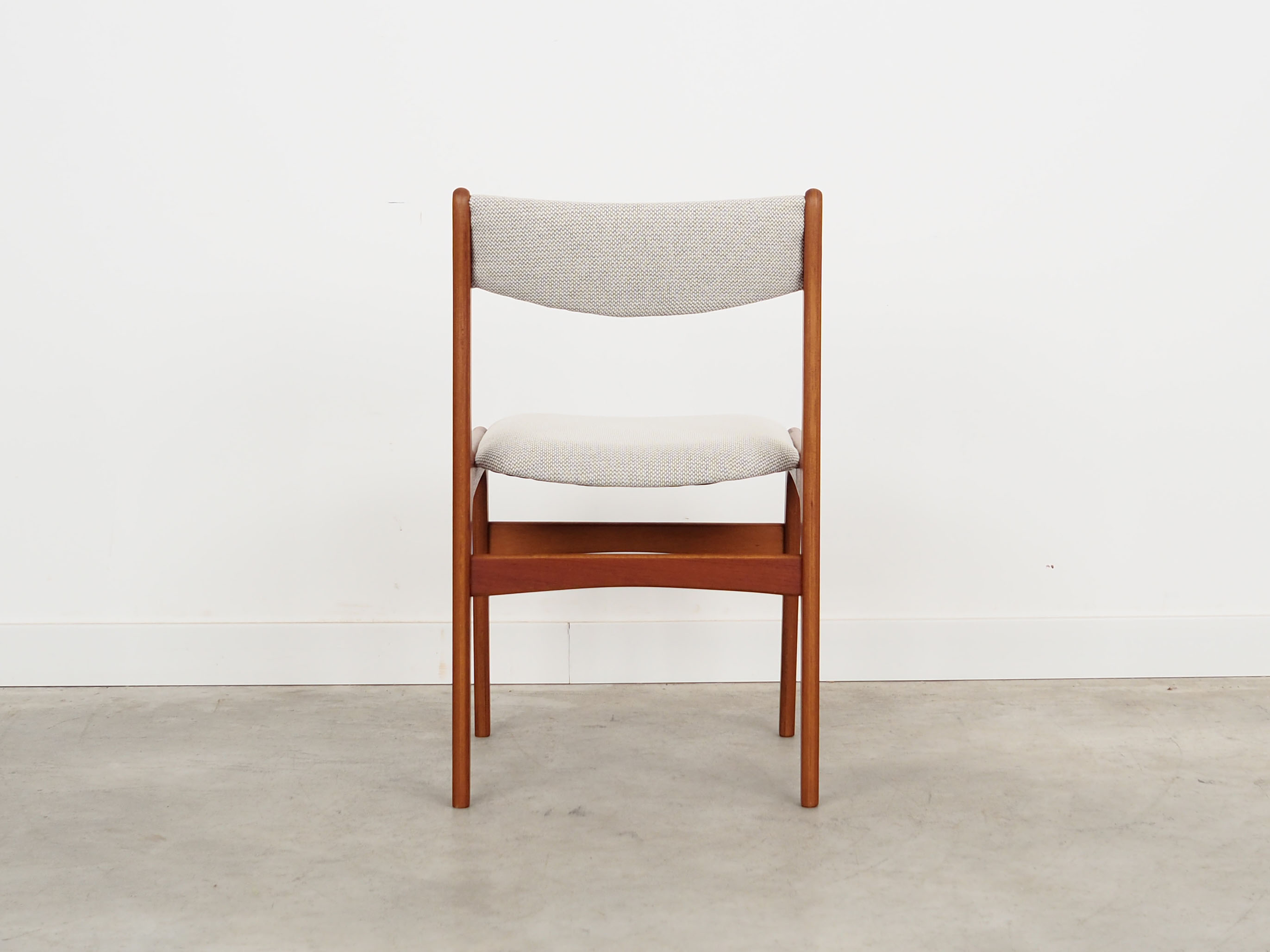 Ensemble de quatre chaises en teck, design danois, années 1970, production: Danemark