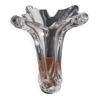Crystal vase of valves