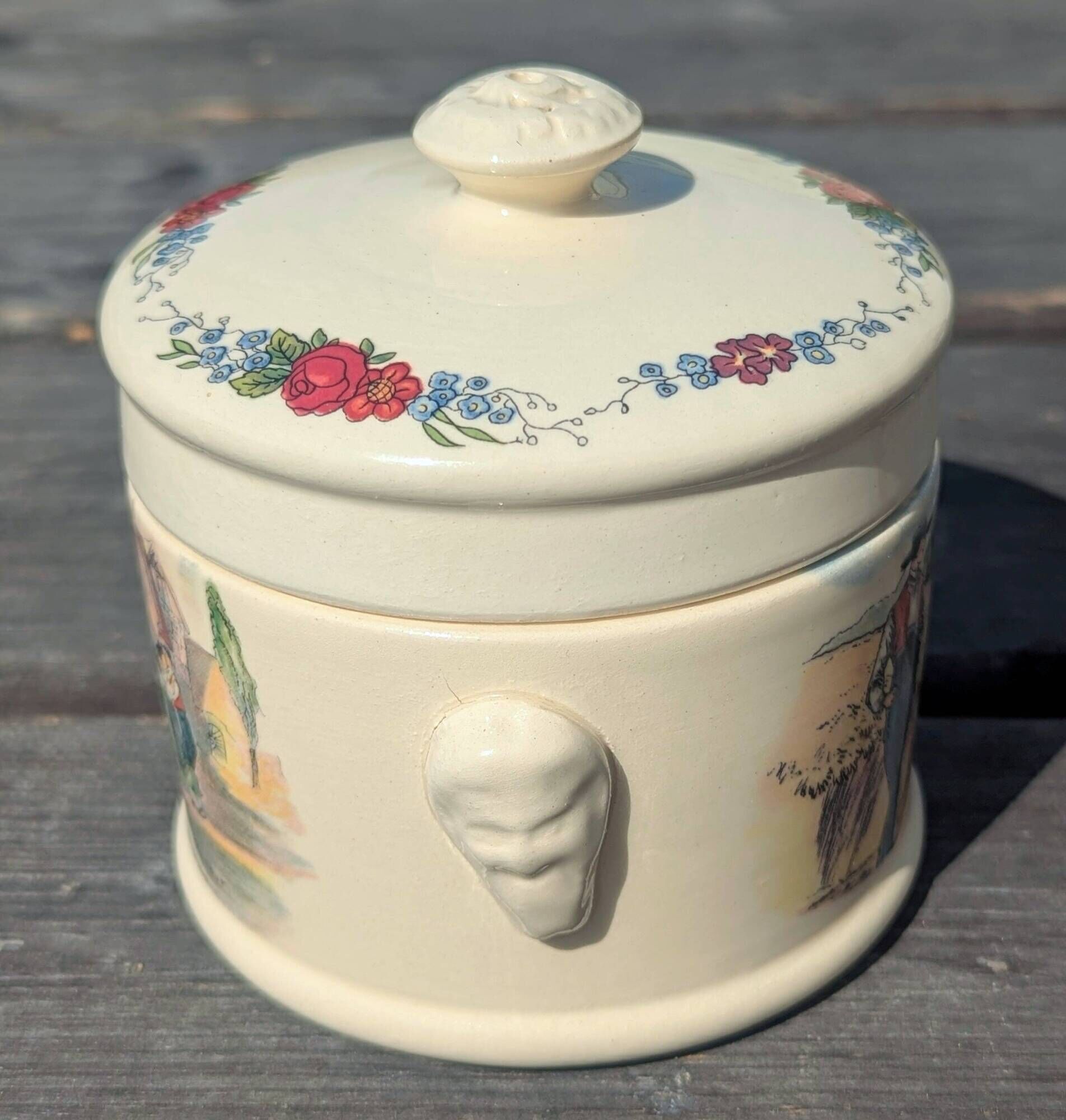 Ceramic bonbonnière Sarregemines Obernai, France Porcelain box