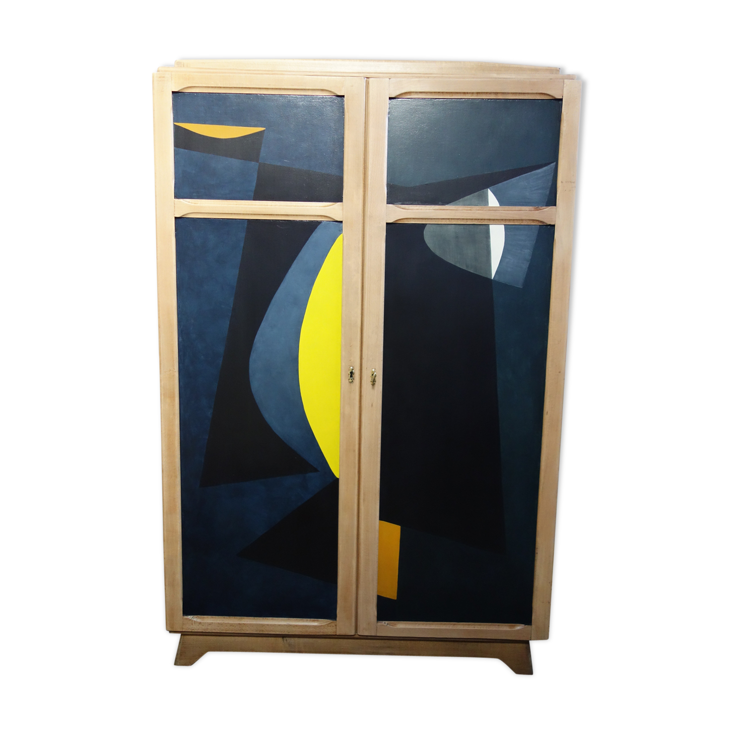 Walk-in wardrobe