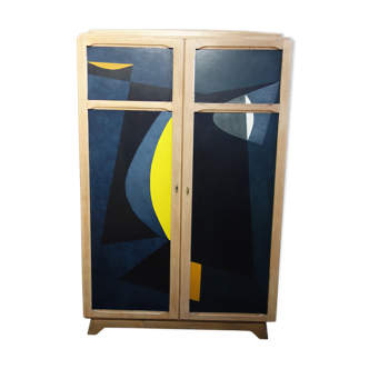 Walk-in wardrobe