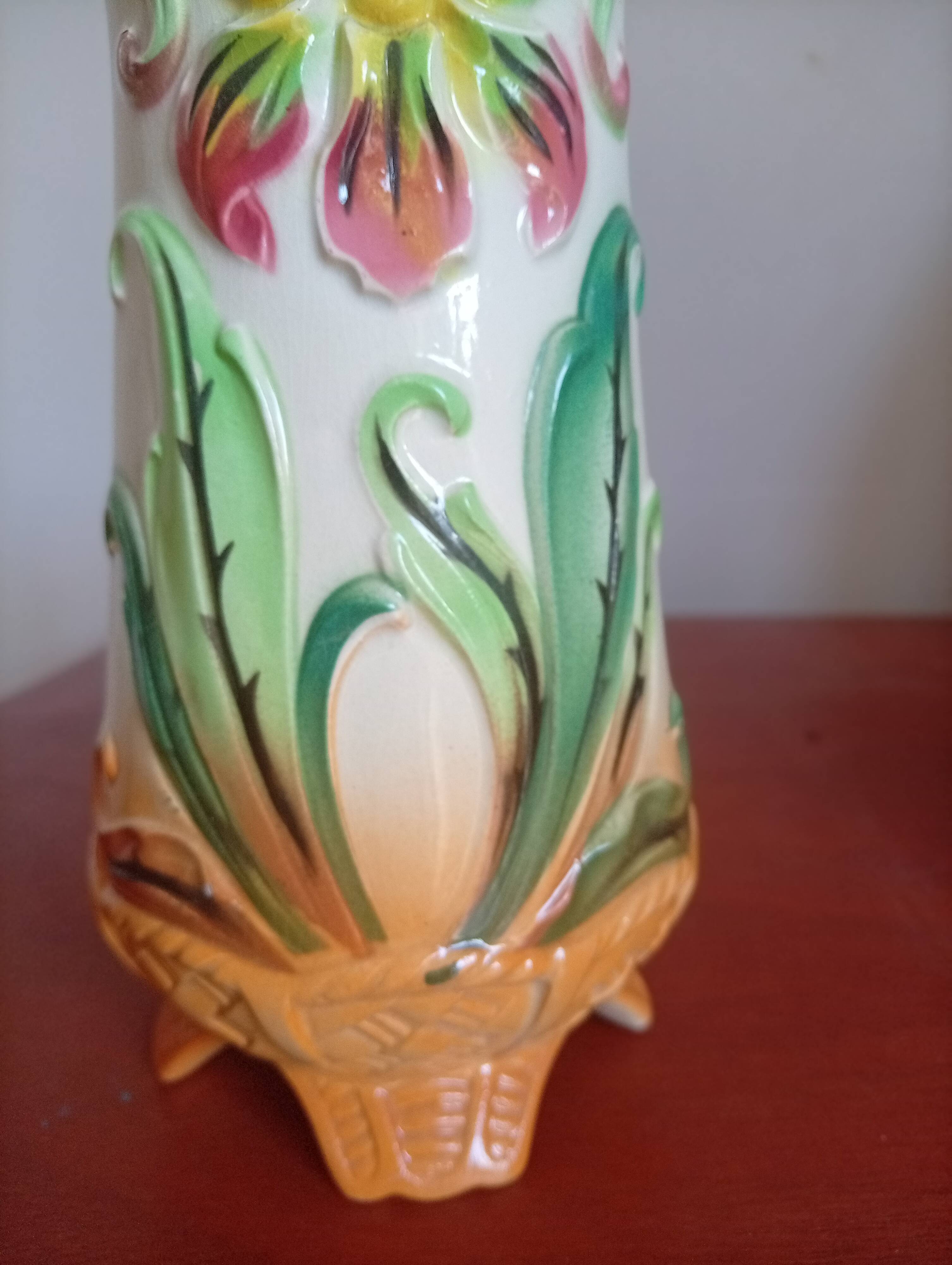 planter / tall vase in barbotine (majolica) from the Art Nouveau period (circa