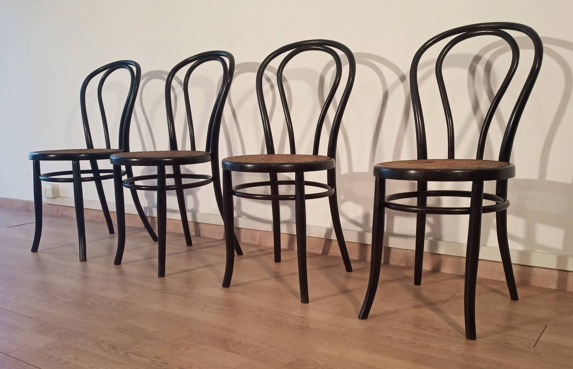 Chaises de salle à manger en hêtre courbé dans le style de Thonet, Italie, lot de 4