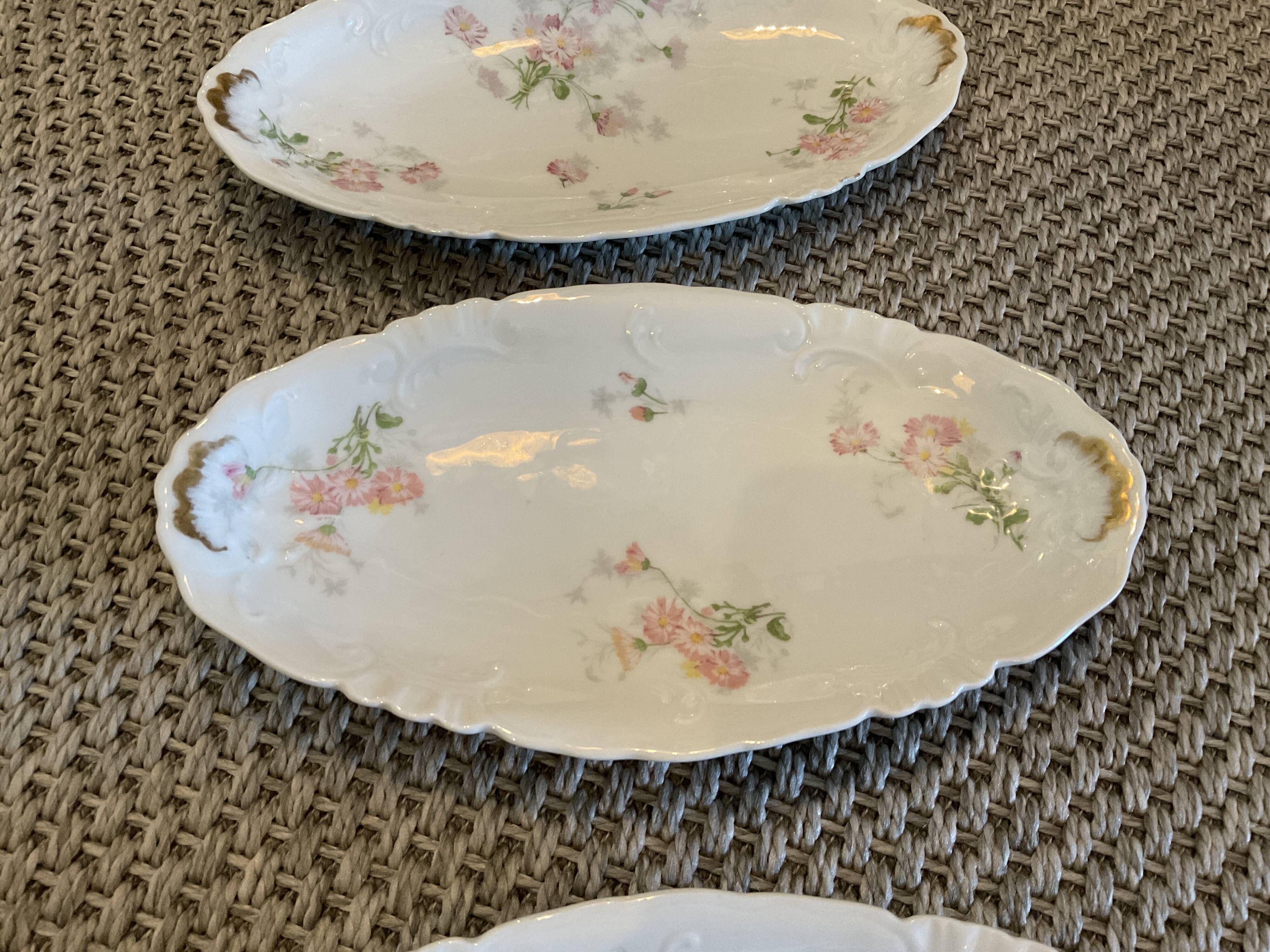 3 Raviers , porcelain