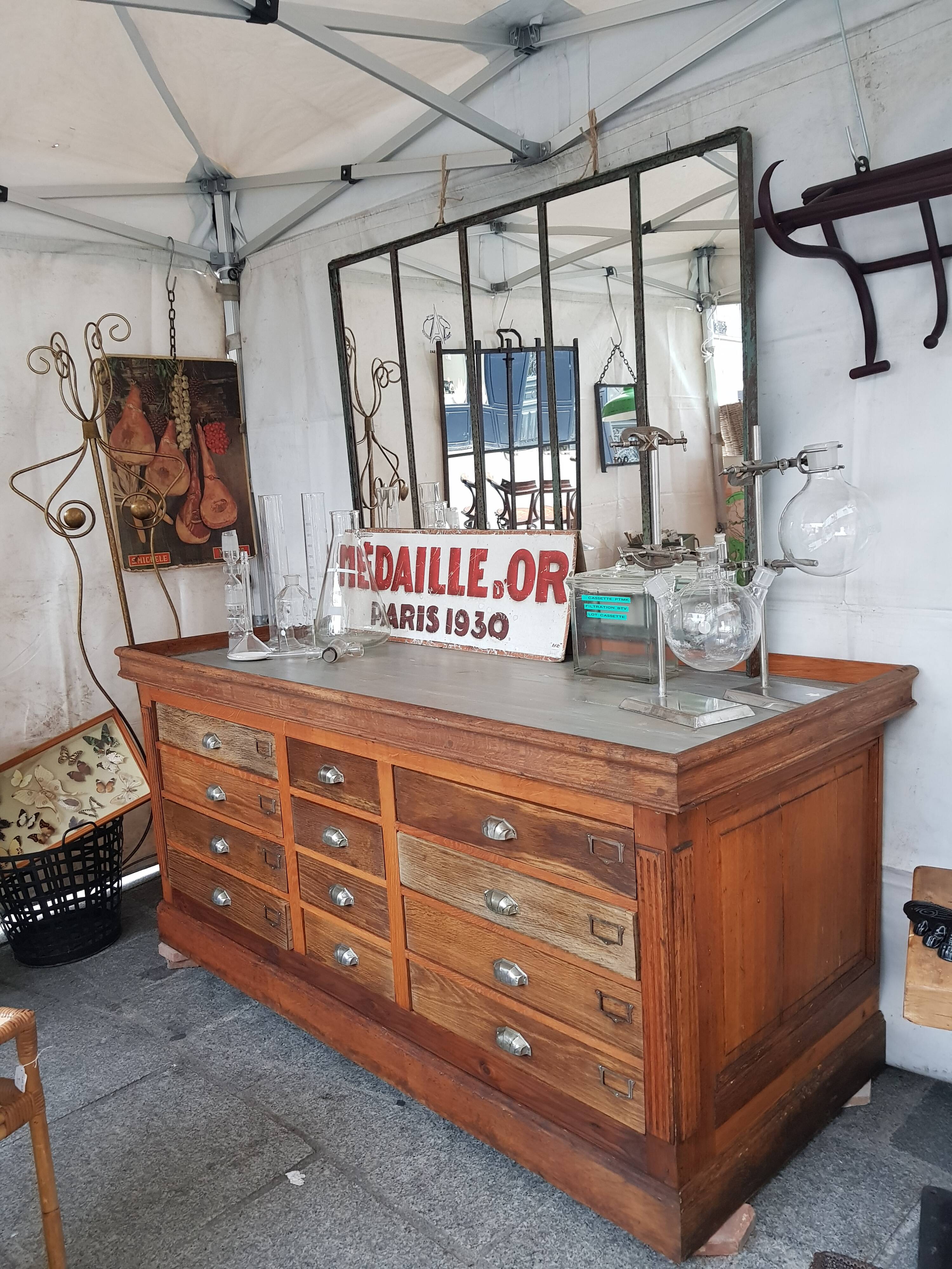 Furniture of trade with drawers