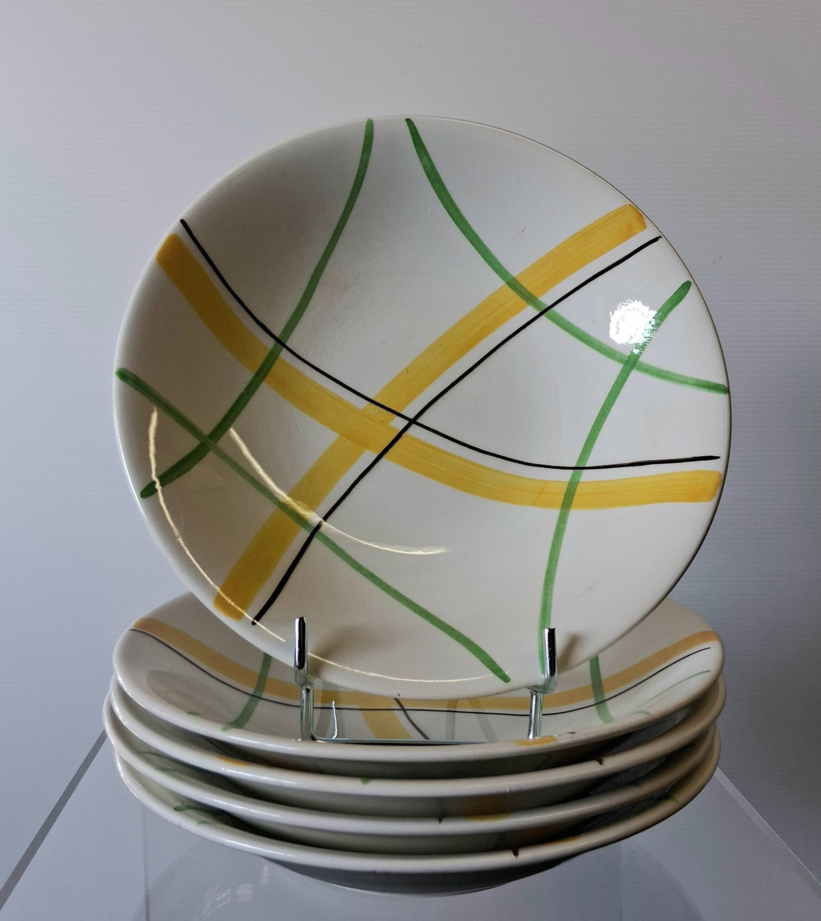 5 deep plates from Gien model "Sarabande" in good condition.