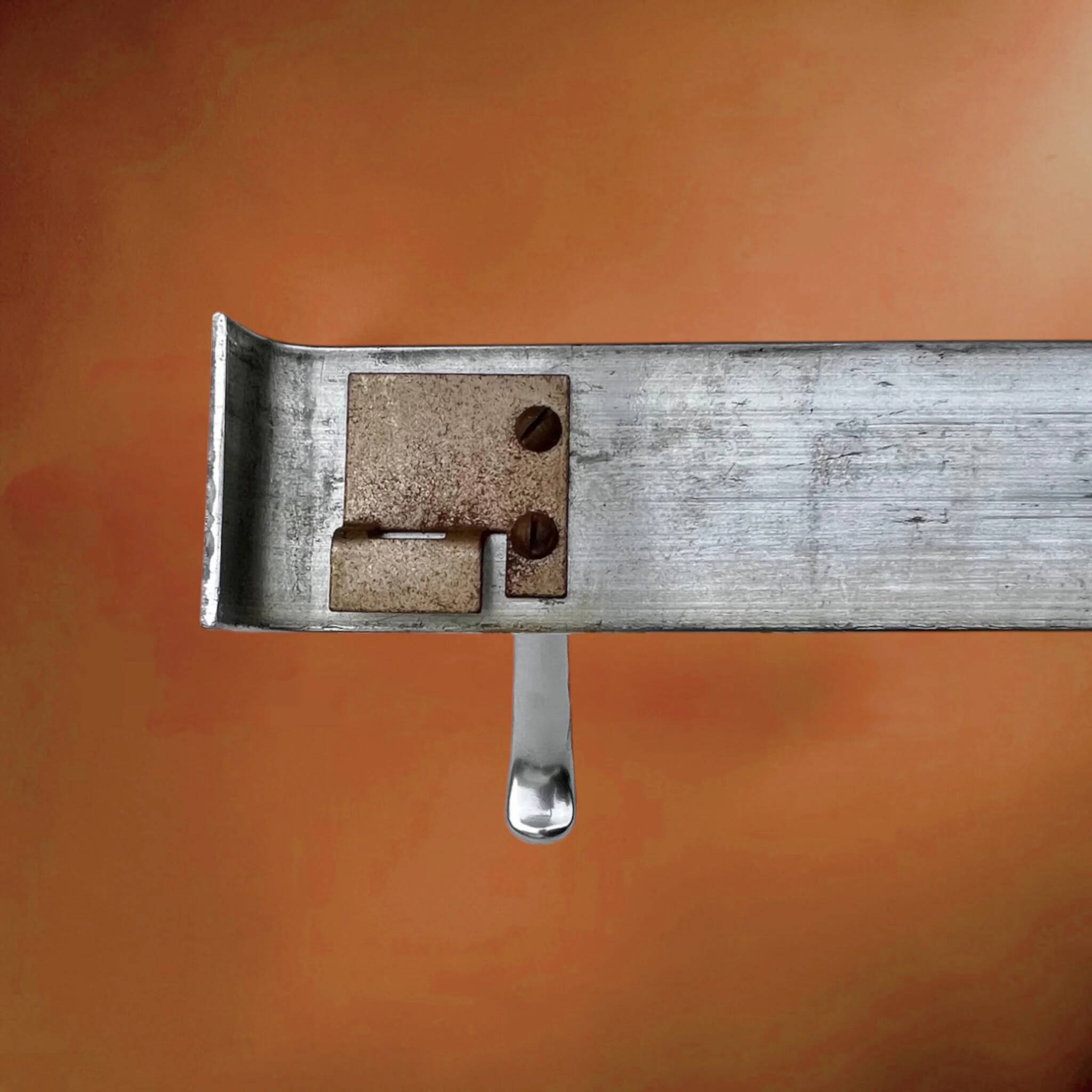 Wall-mounted coat rack in anodised aluminium with 4 hooks, modernist design - 1970s