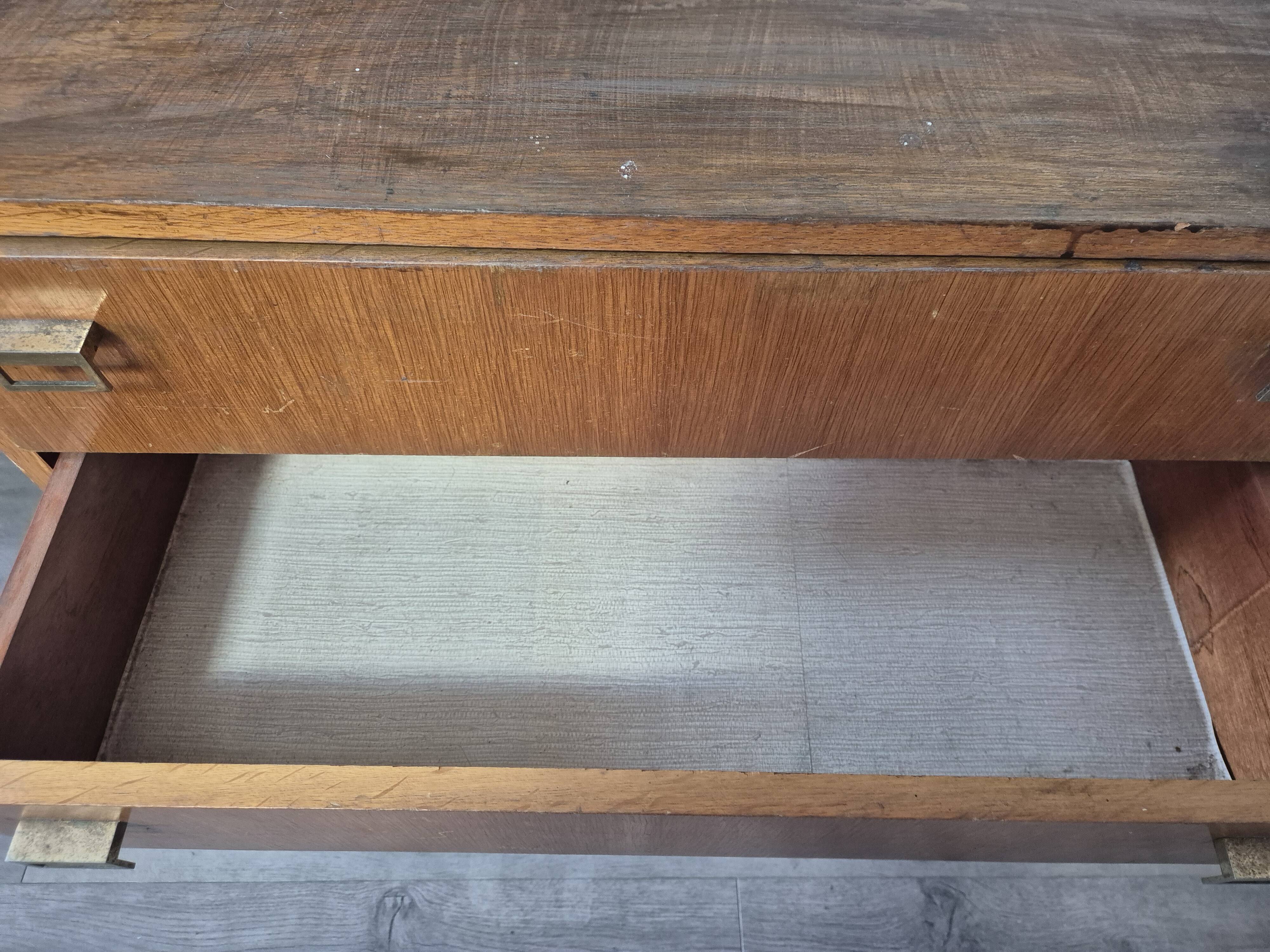 in golden oak veneer. Original handles in gold metal.