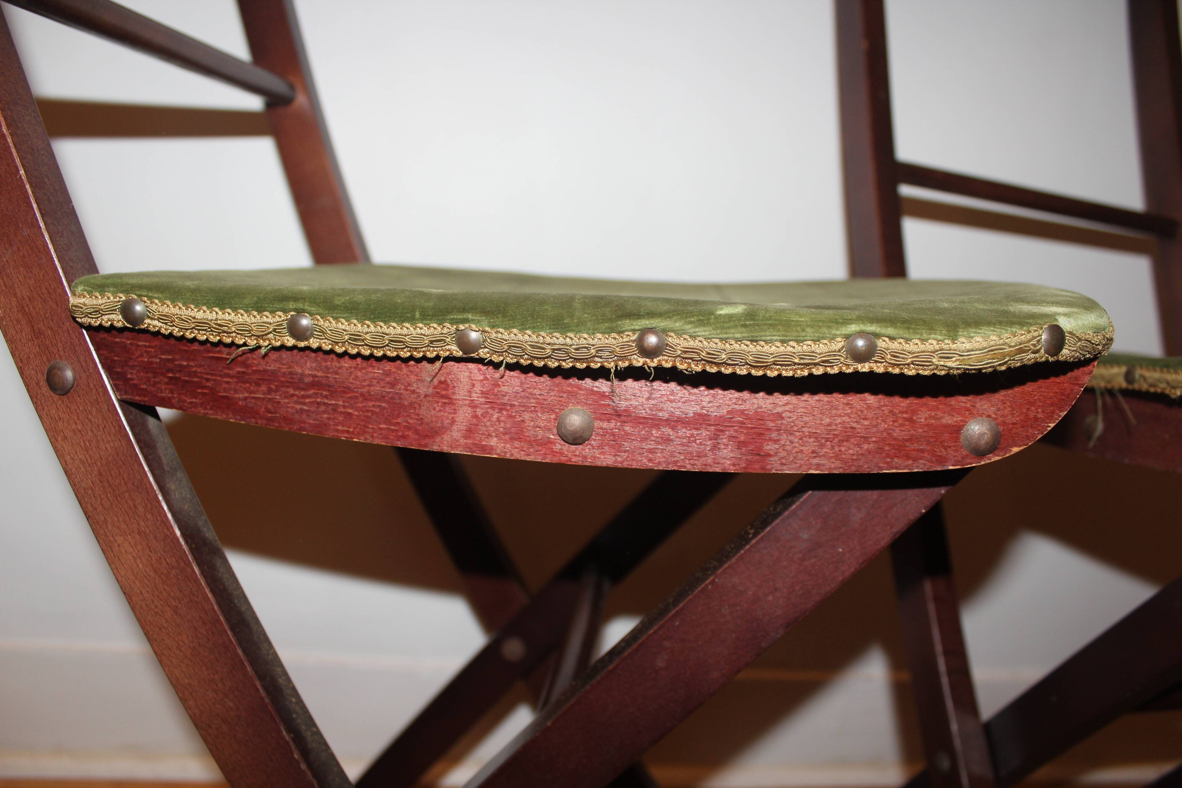 Set of 2 vintage folding chairs