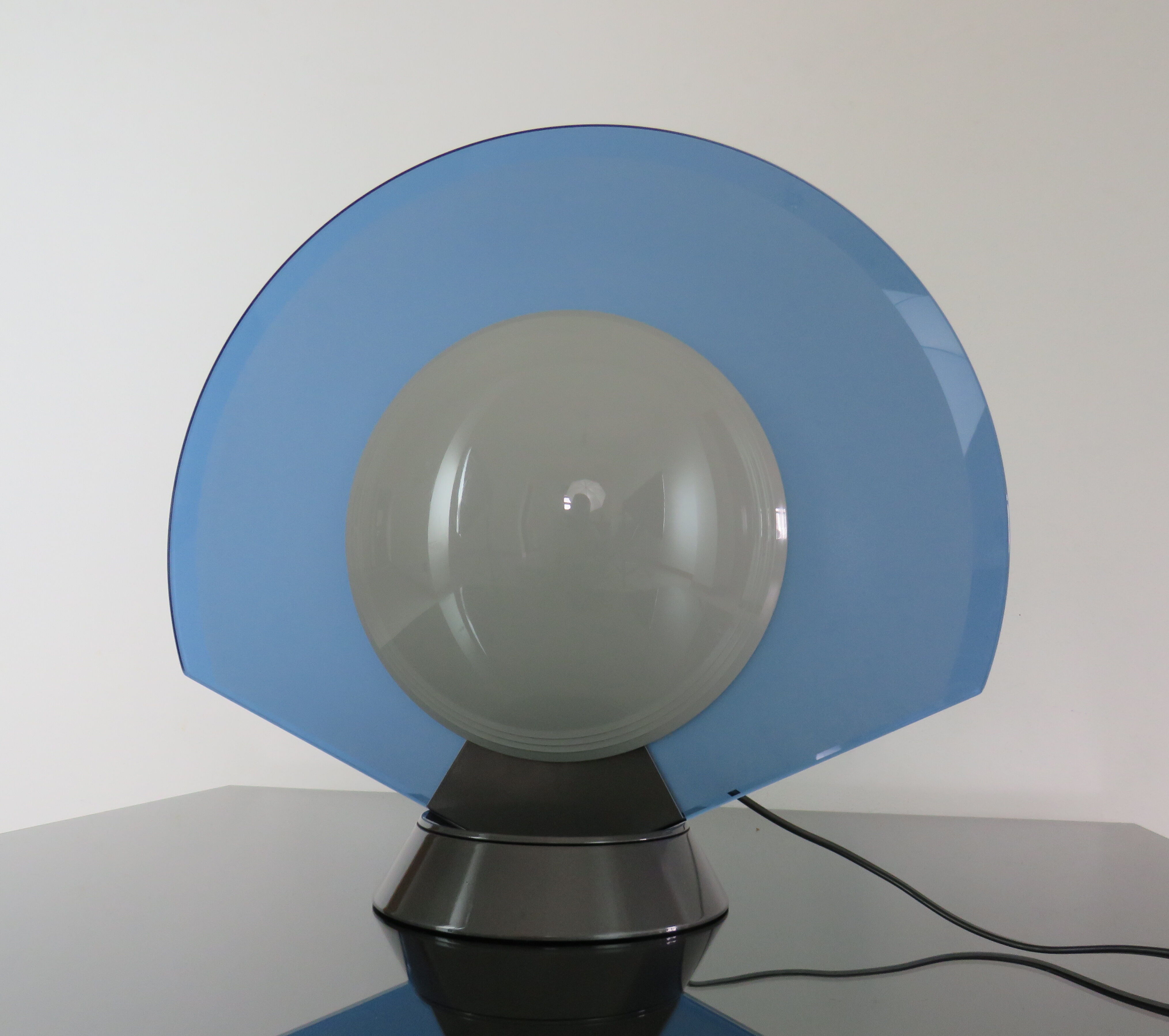 Arteluce mod turntable lamp. tikal 1555 designer pier giuseppe ramella (1985)
