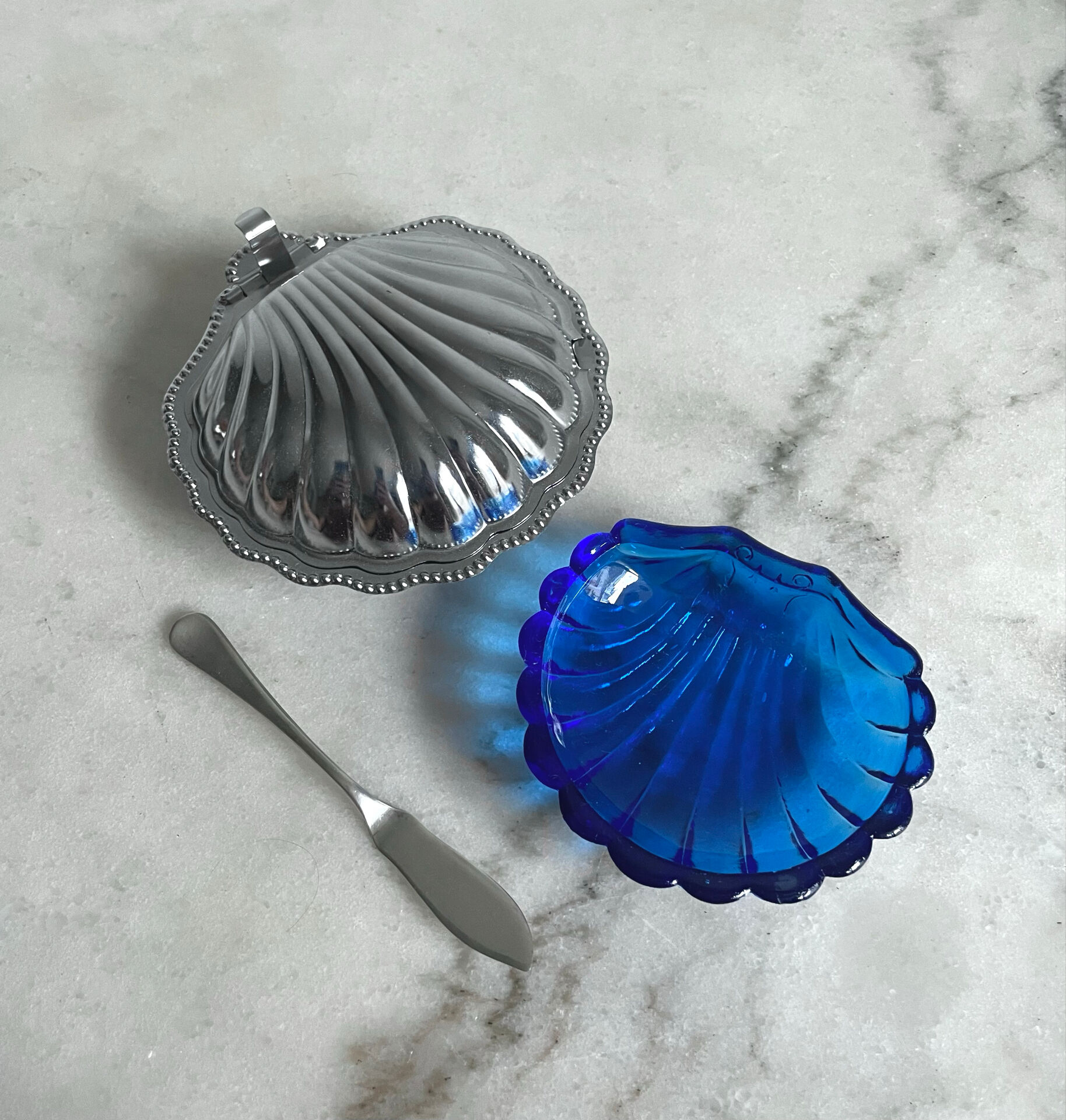 Vintage shell butter dish