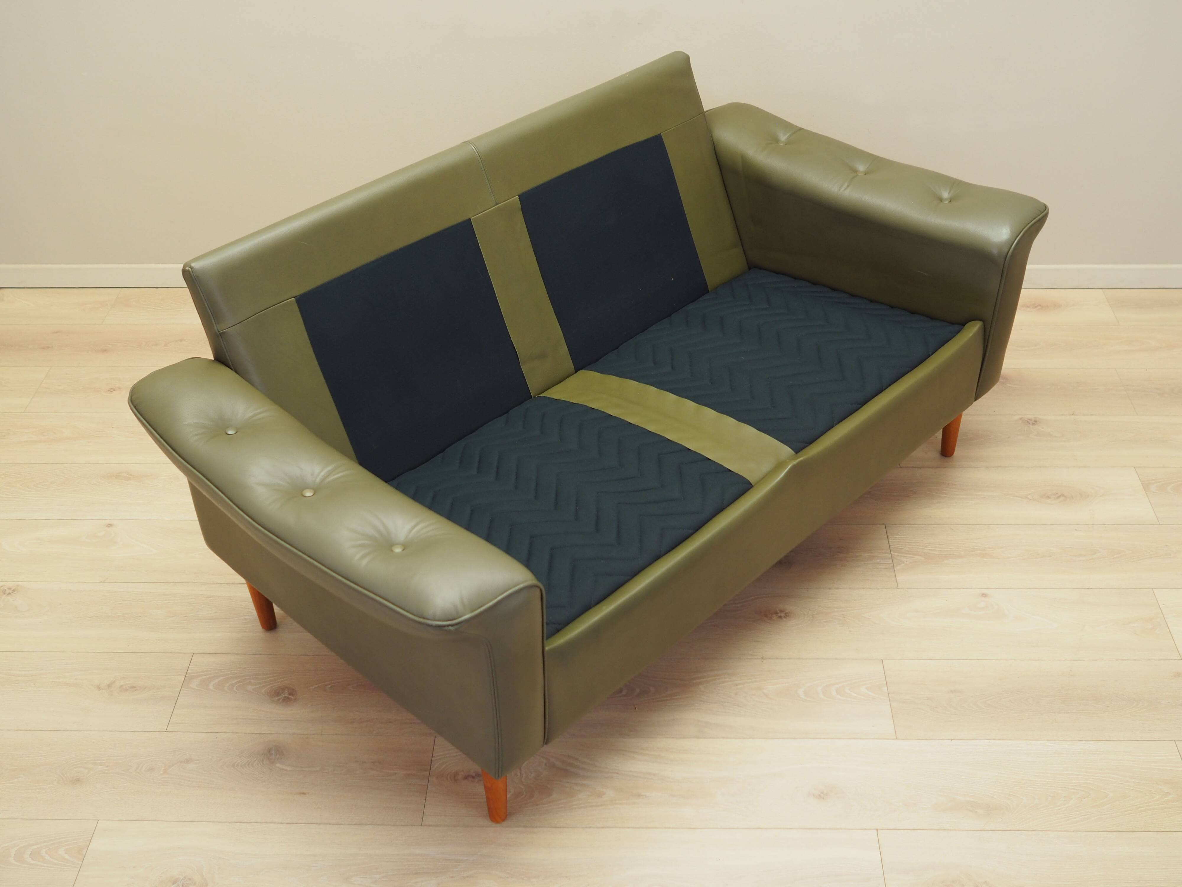 Canapé en cuir vert, design danois, années 1970, production : Danemark