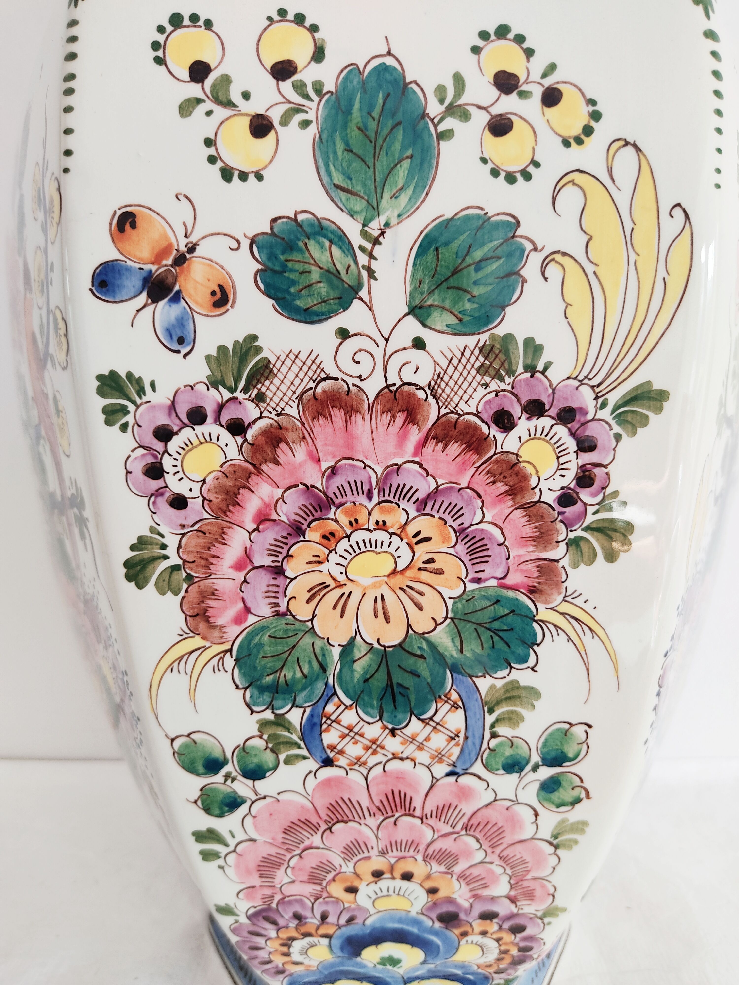 Delft potiche vase polychrome parakeets decoration