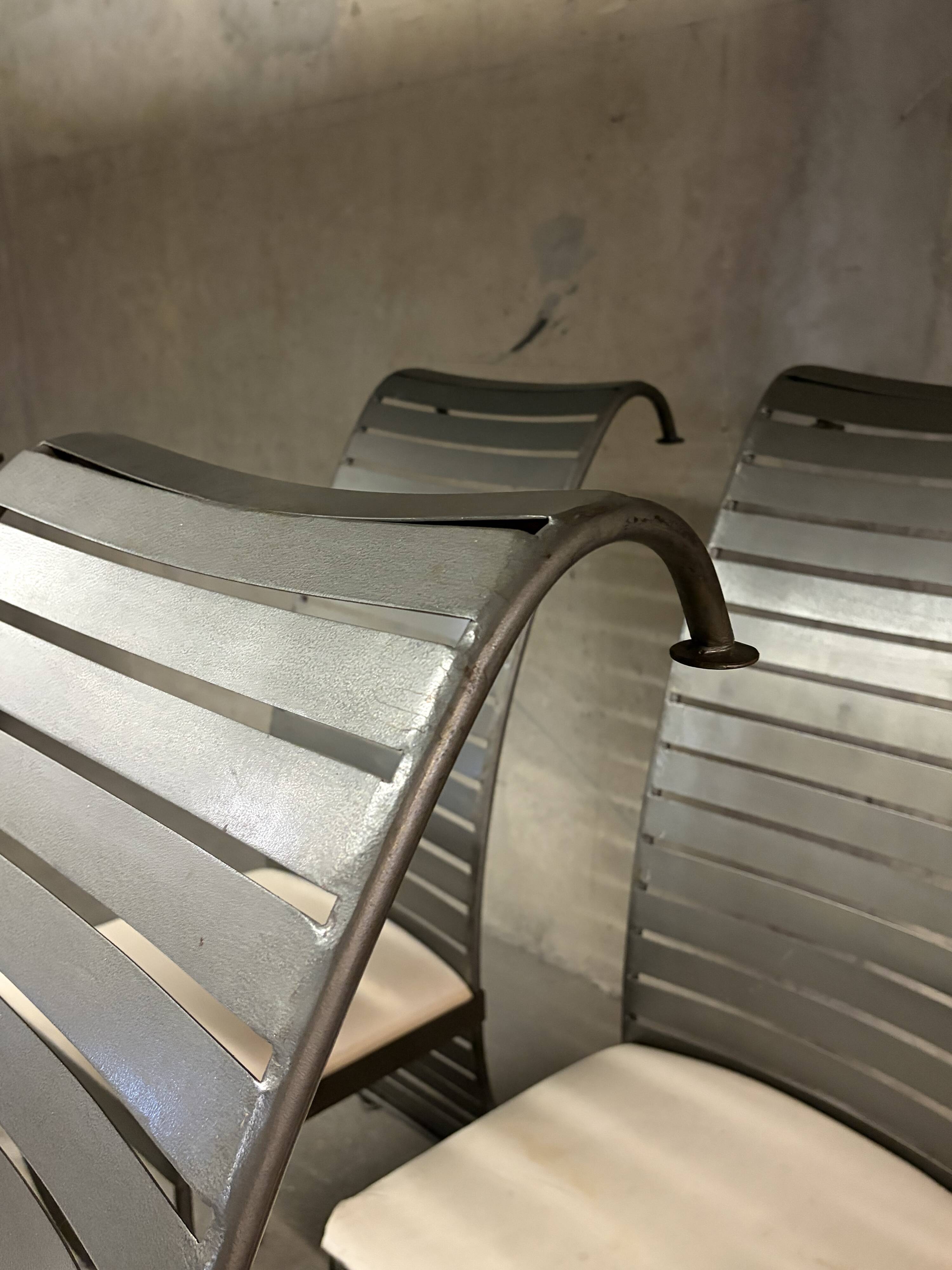 Ensemble de 4 chaises en acier, 1980