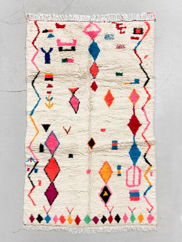 Tapis berbère marocain azilal écru à motifs colorés 252x146cm