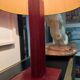 Lampe de table le tanneur en cuir bordeaux – design français – 65 cm