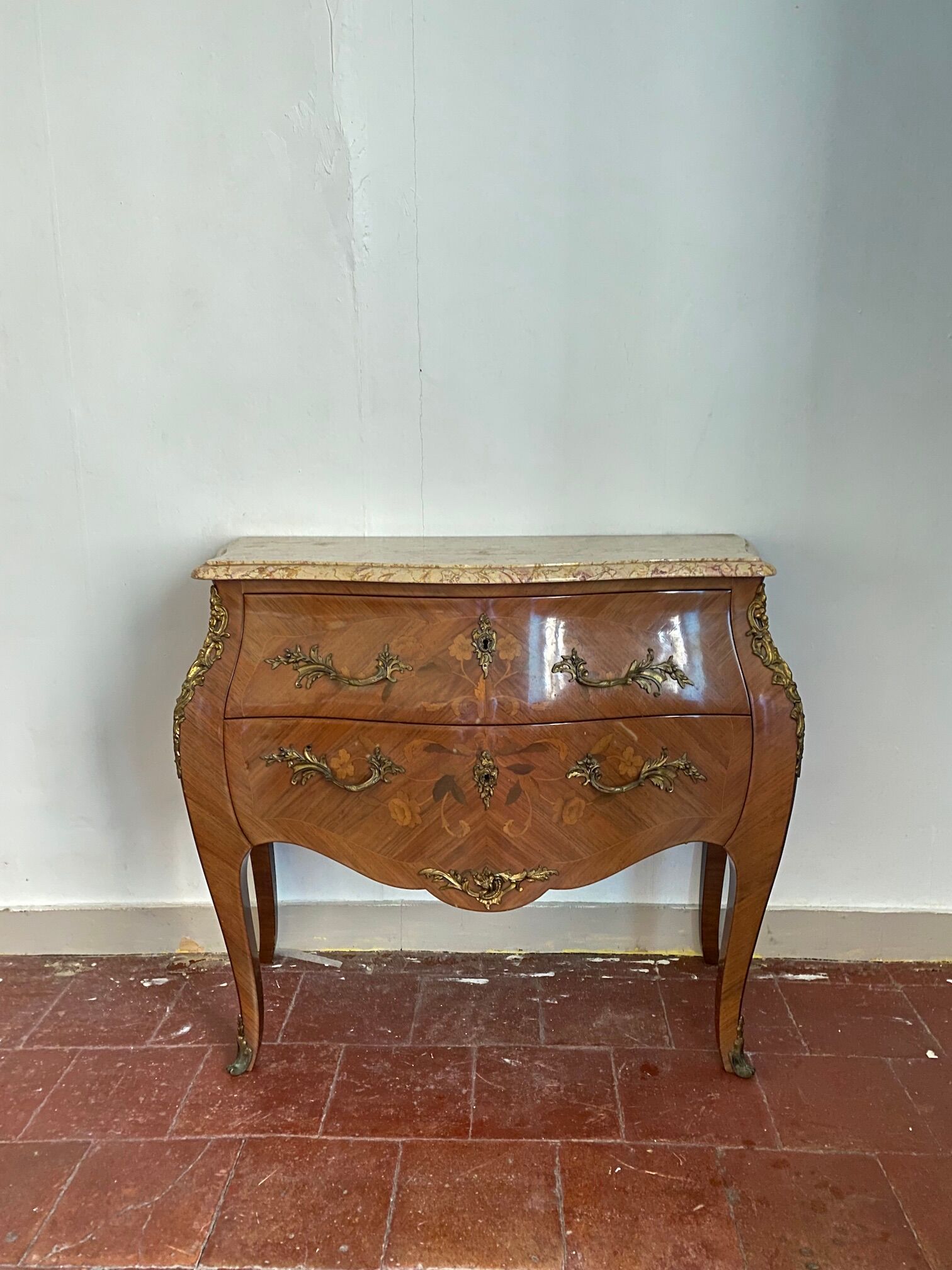 Chest of drawers in marquetry