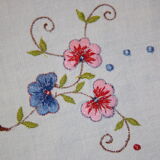 Nappe carrée brodée main et 6 serviettes