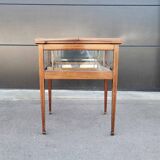 Table vitrine ancienne en bois et verre – style élégant