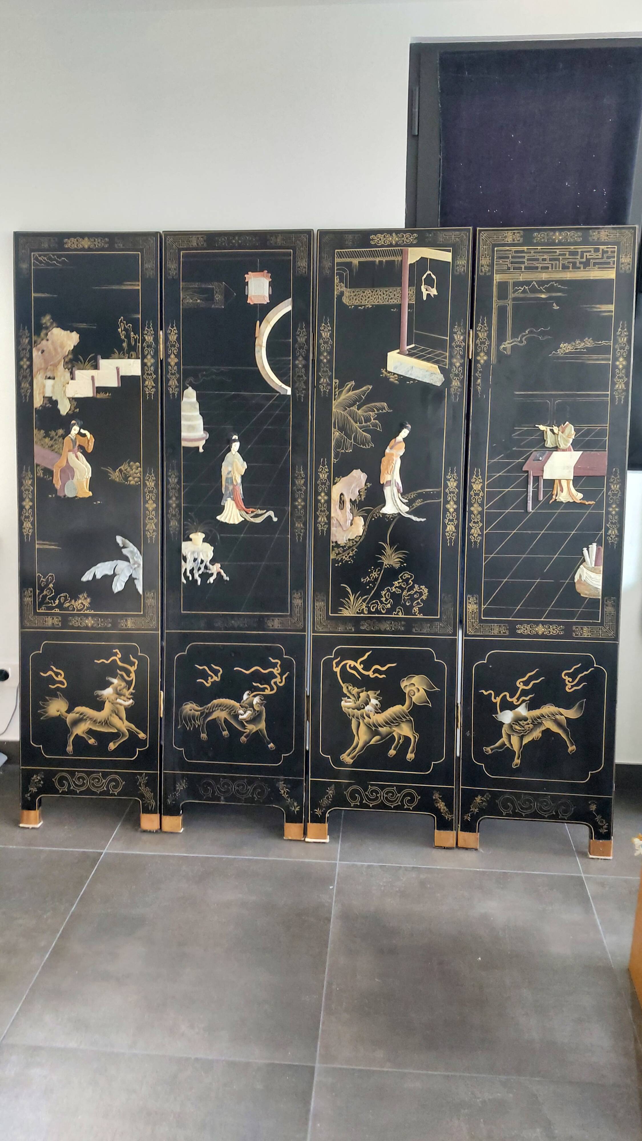 Chinese screen in black lacquer and marble stone