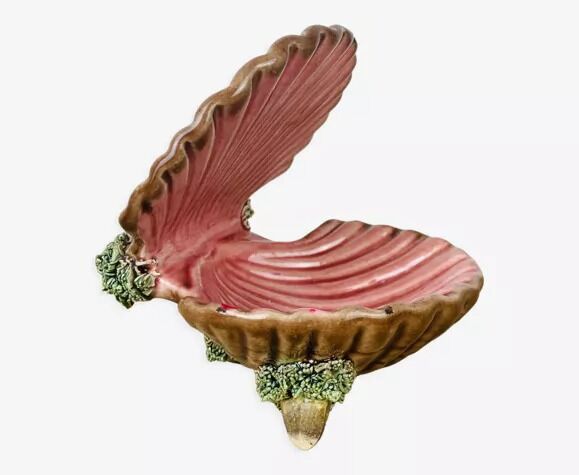 Empty pocket shell slip soap holder