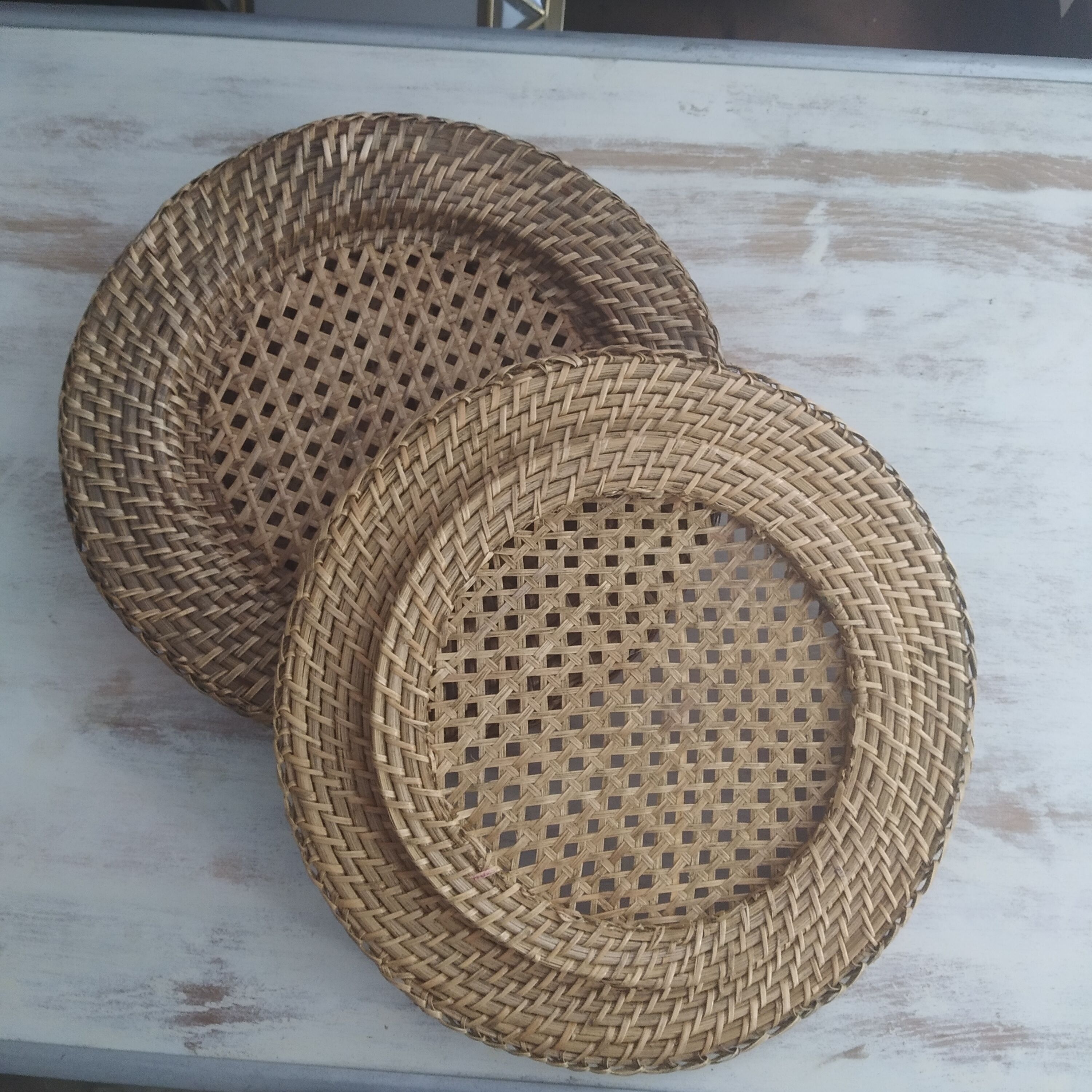 Wicker plates